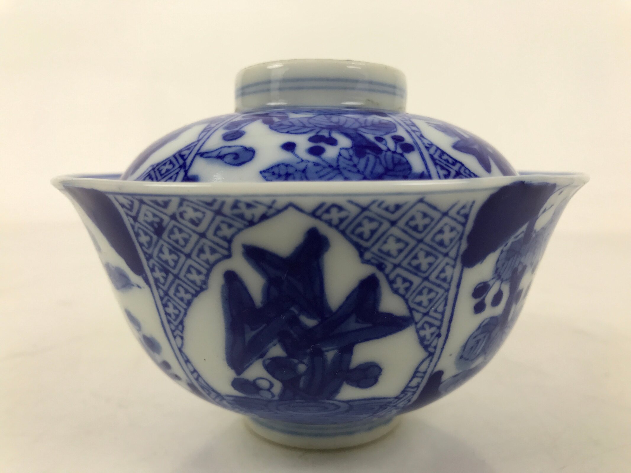 Japanese Porcelain Sometsuke Lidded Bowl Owan Vtg Pottery White Blue Floral Y304