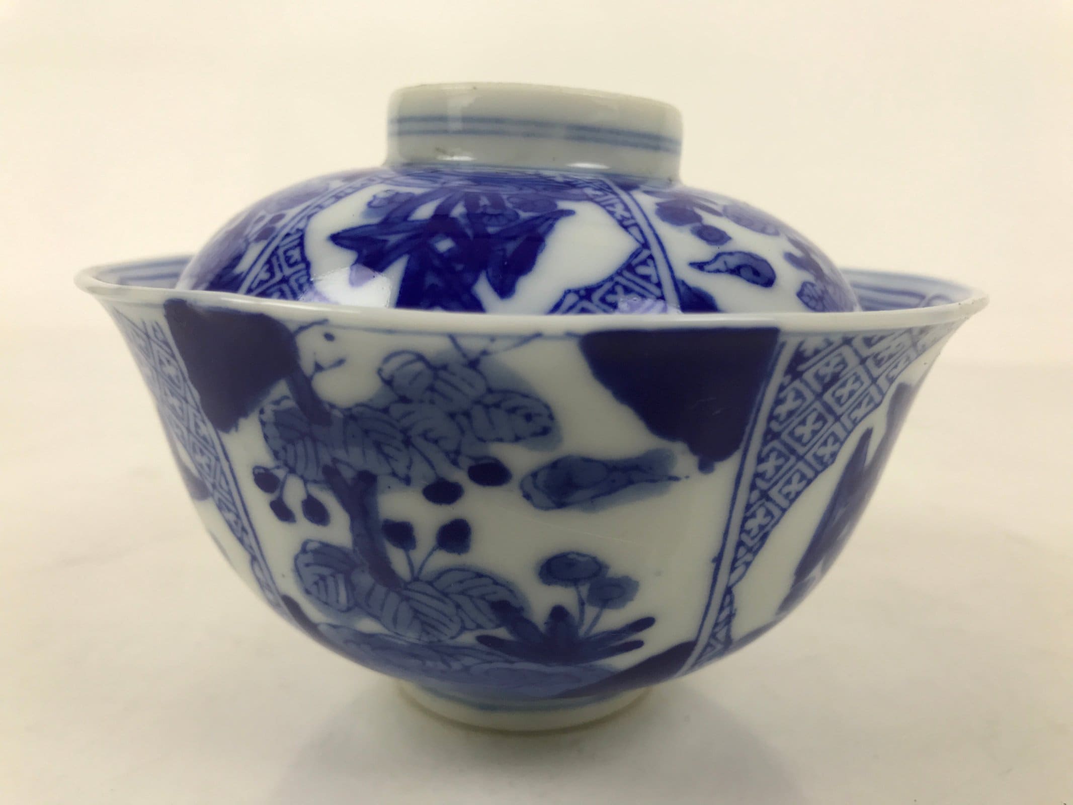 Japanese Porcelain Sometsuke Lidded Bowl Owan Vtg Pottery White Blue Floral Y304