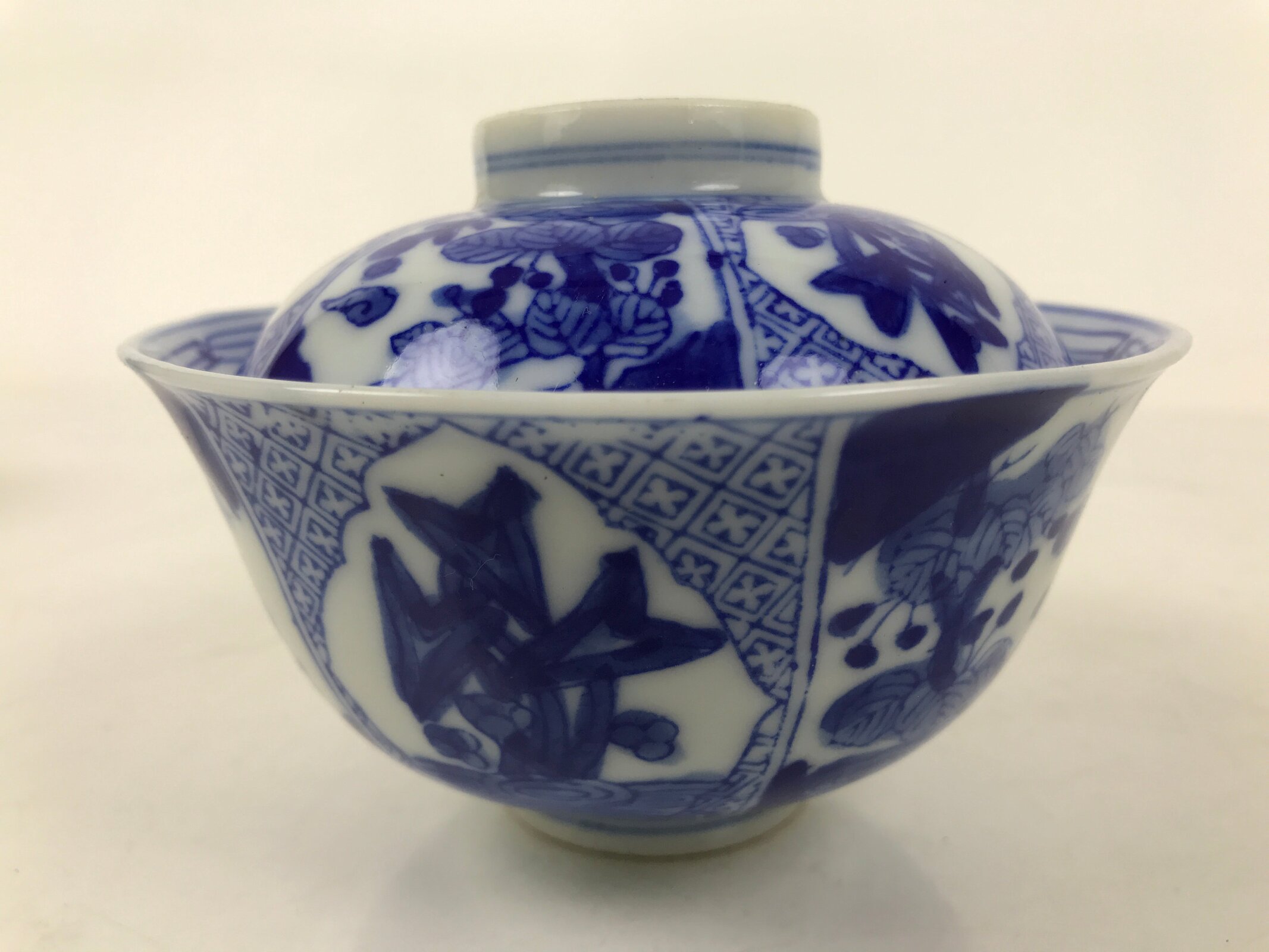 Japanese Porcelain Sometsuke Lidded Bowl Owan Vtg Pottery White Blue Floral Y304