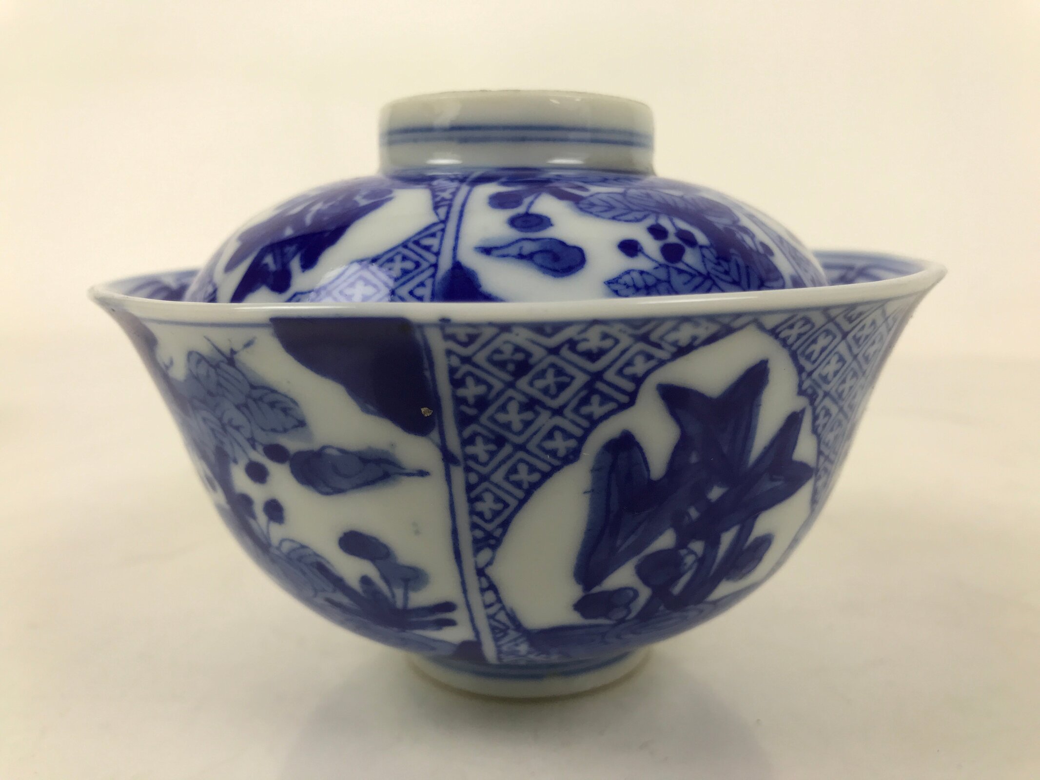 Japanese Porcelain Sometsuke Lidded Bowl Owan Vtg Pottery White Blue Floral Y304