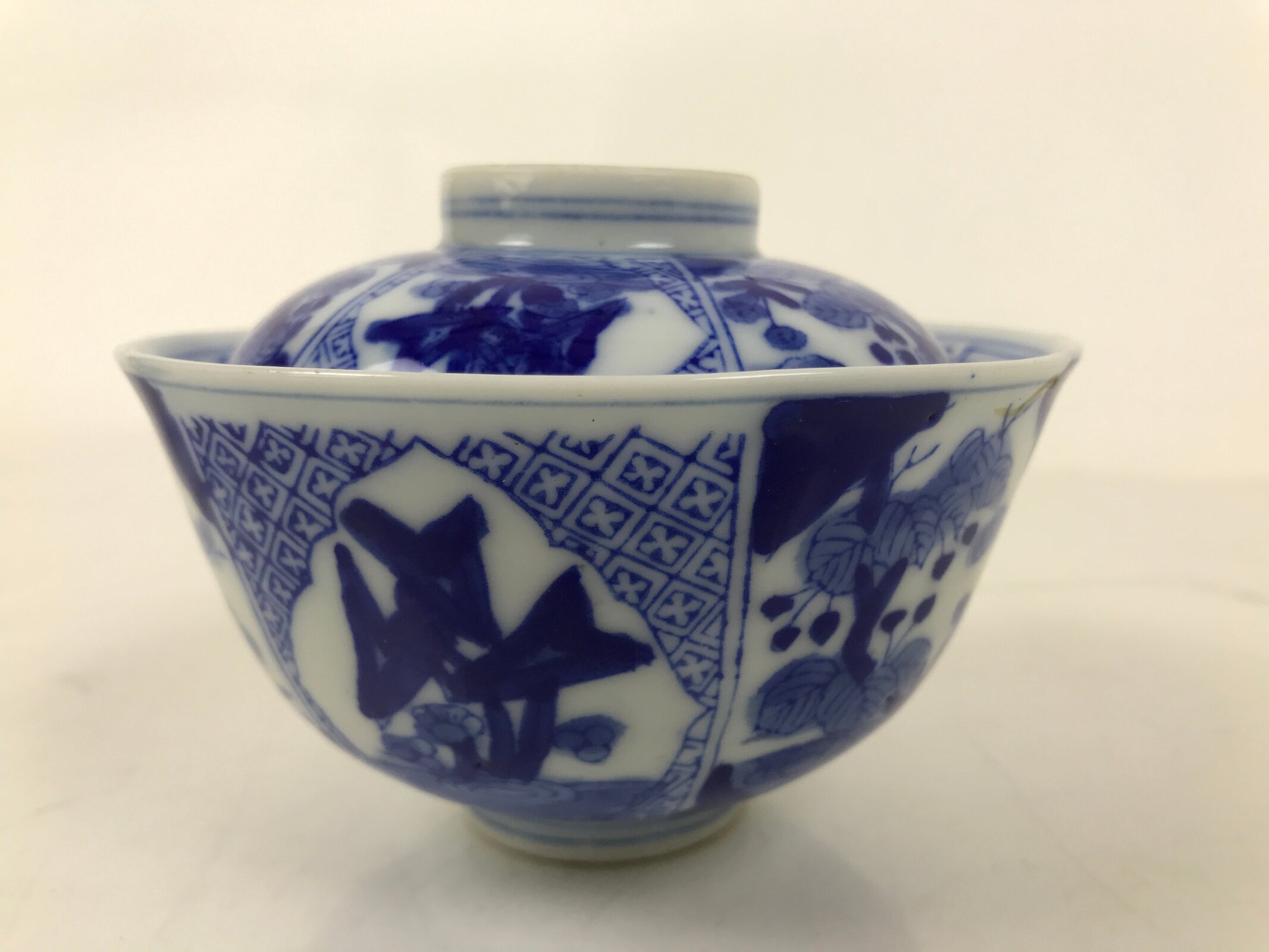 Japanese Porcelain Sometsuke Lidded Bowl Owan Vtg Pottery White Blue Floral Y305