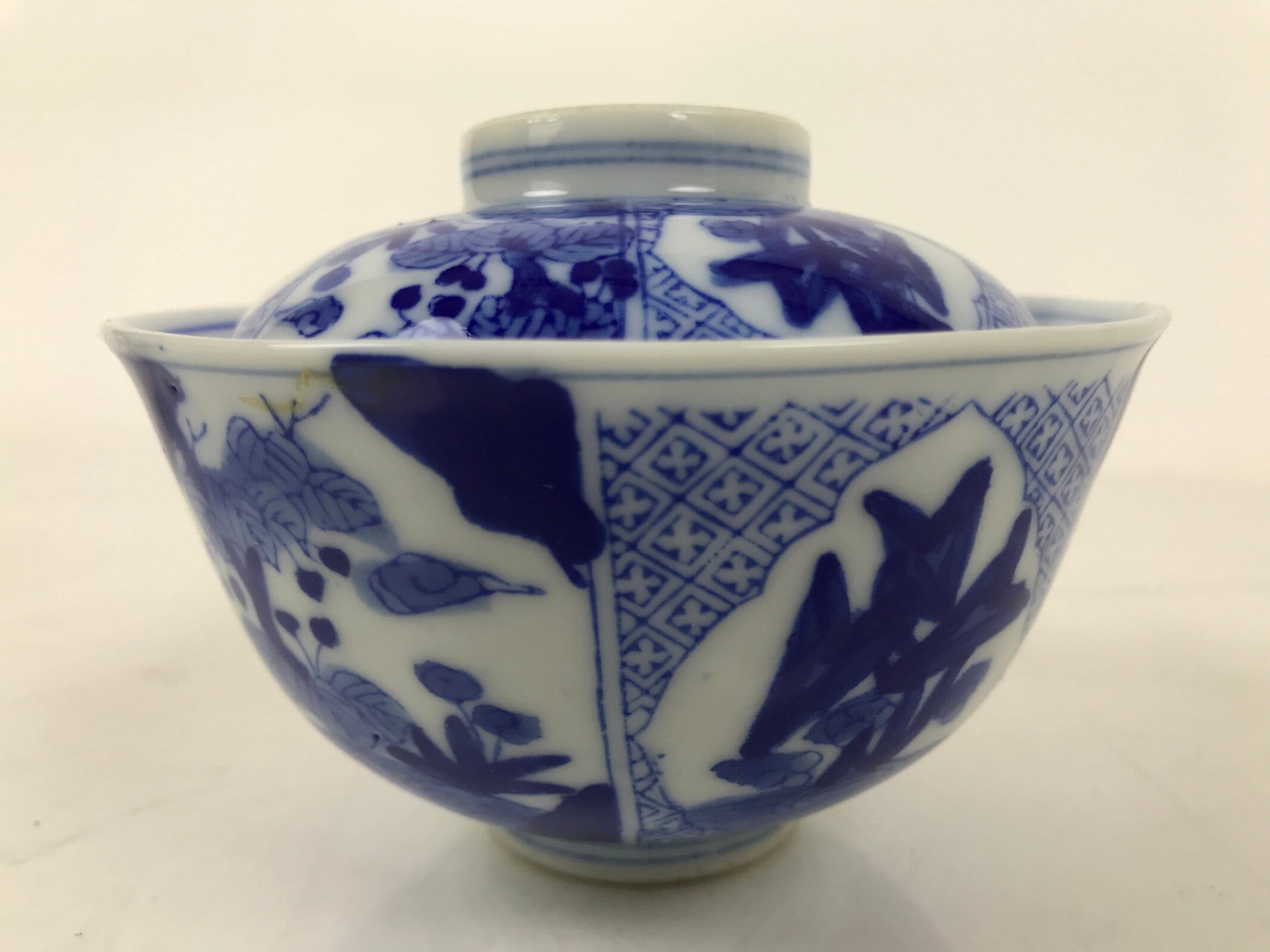 Japanese Porcelain Sometsuke Lidded Bowl Owan Vtg Pottery White Blue Floral Y305