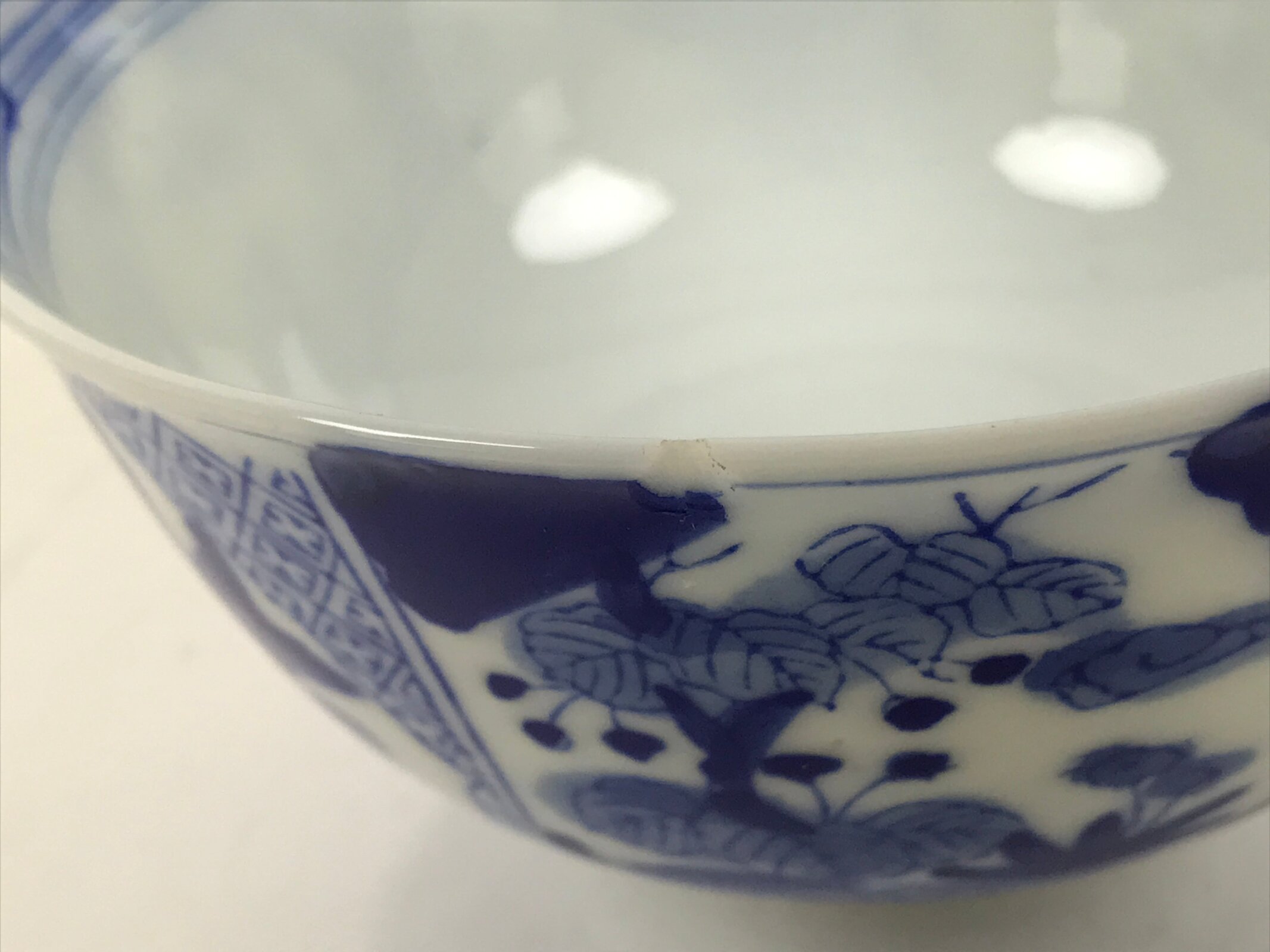 Japanese Porcelain Sometsuke Lidded Bowl Owan Vtg Pottery White Blue Floral Y305