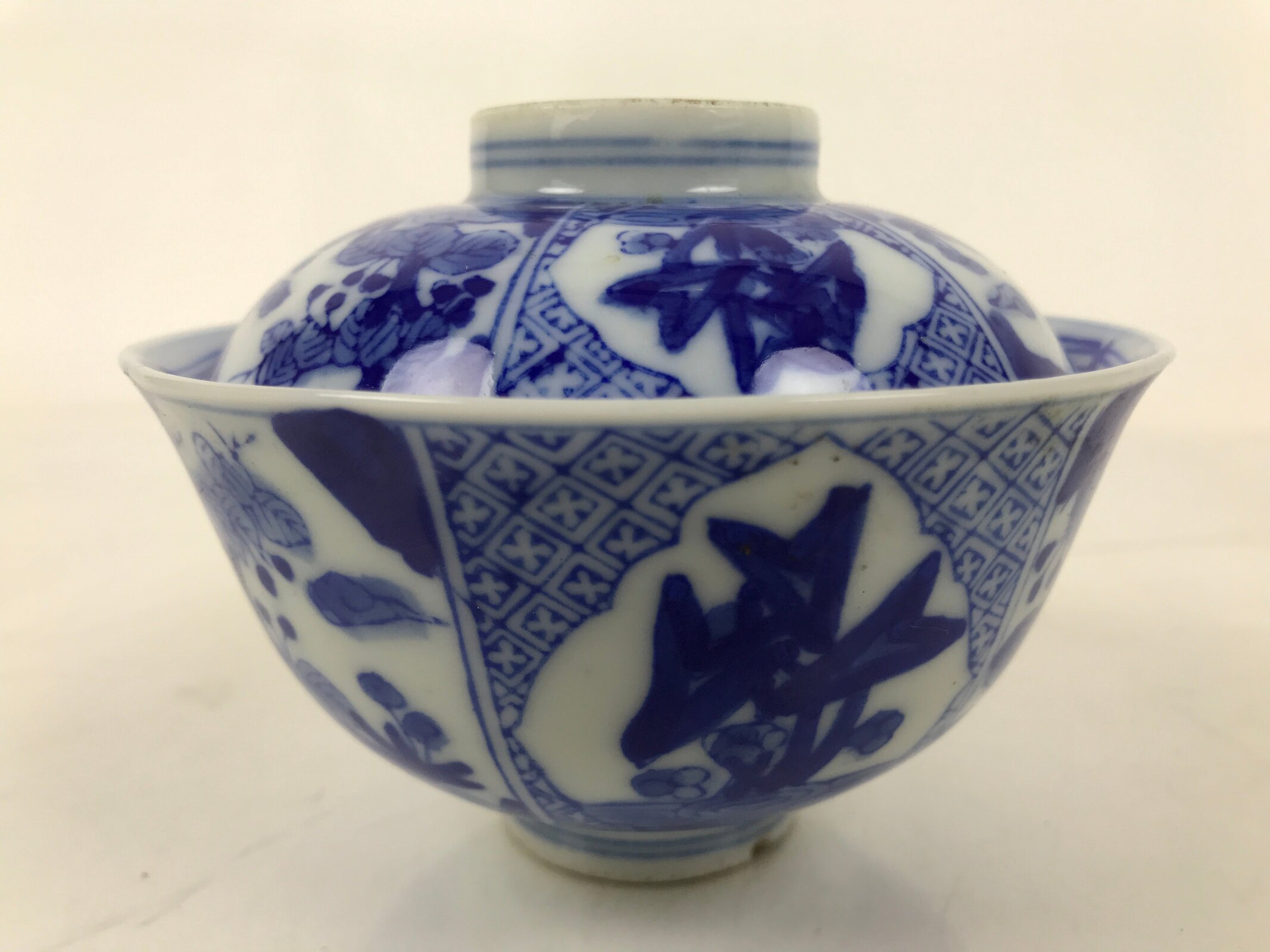 Japanese Porcelain Sometsuke Lidded Bowl Owan Vtg Pottery White Blue Floral Y306