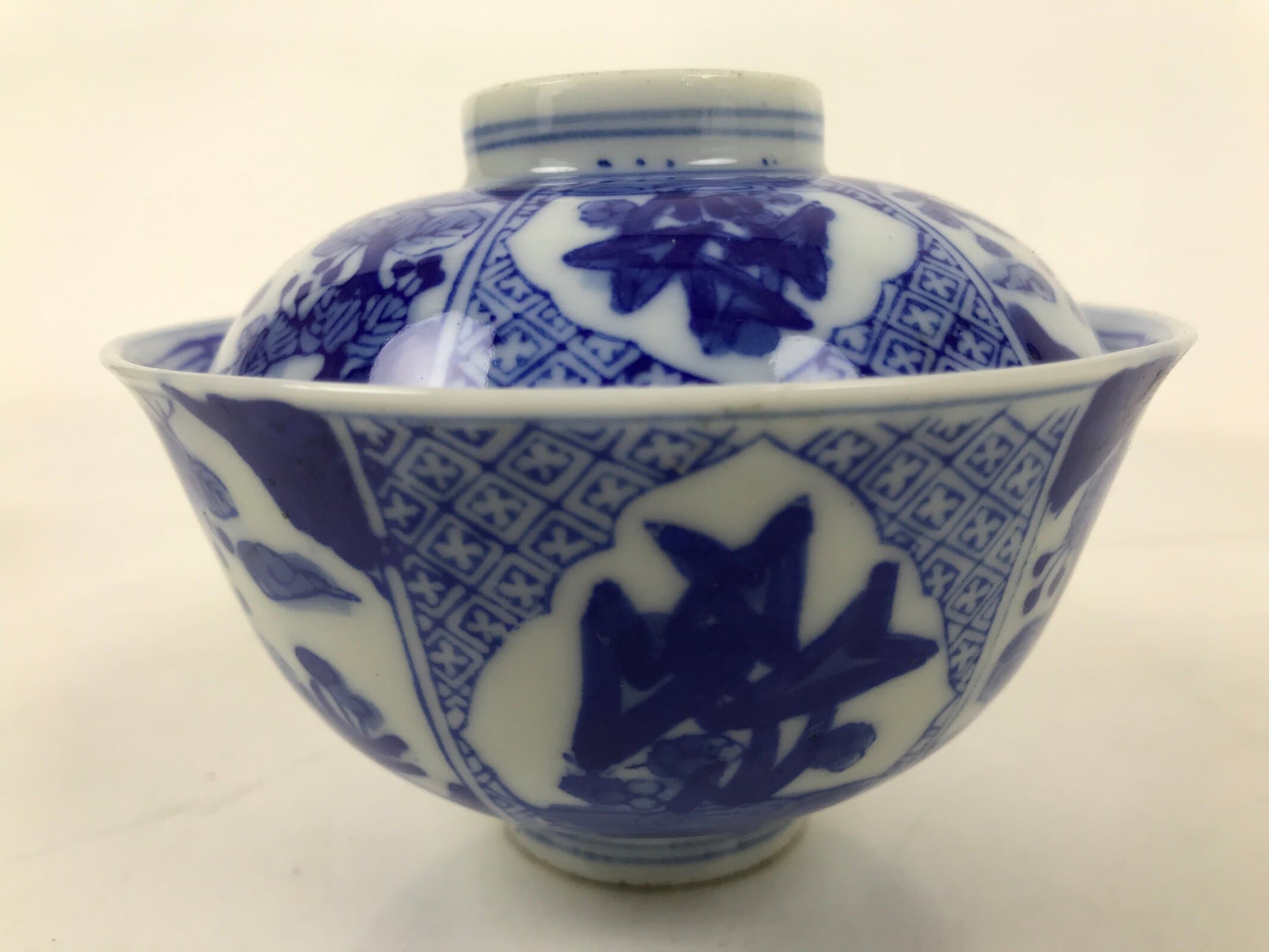 Japanese Porcelain Sometsuke Lidded Bowl Owan Vtg Pottery White Blue Floral Y306