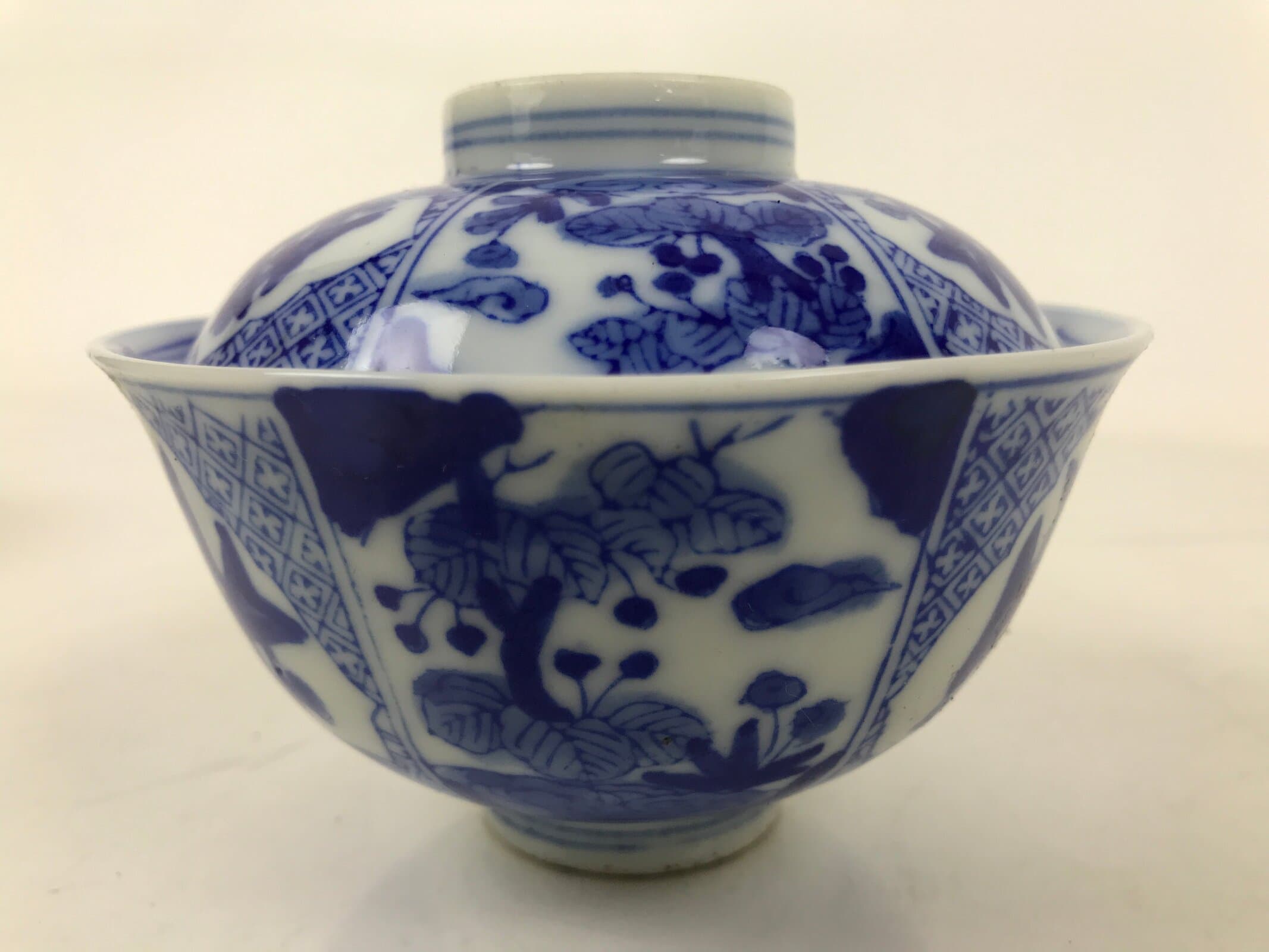 Japanese Porcelain Sometsuke Lidded Bowl Owan Vtg Pottery White Blue Floral Y306