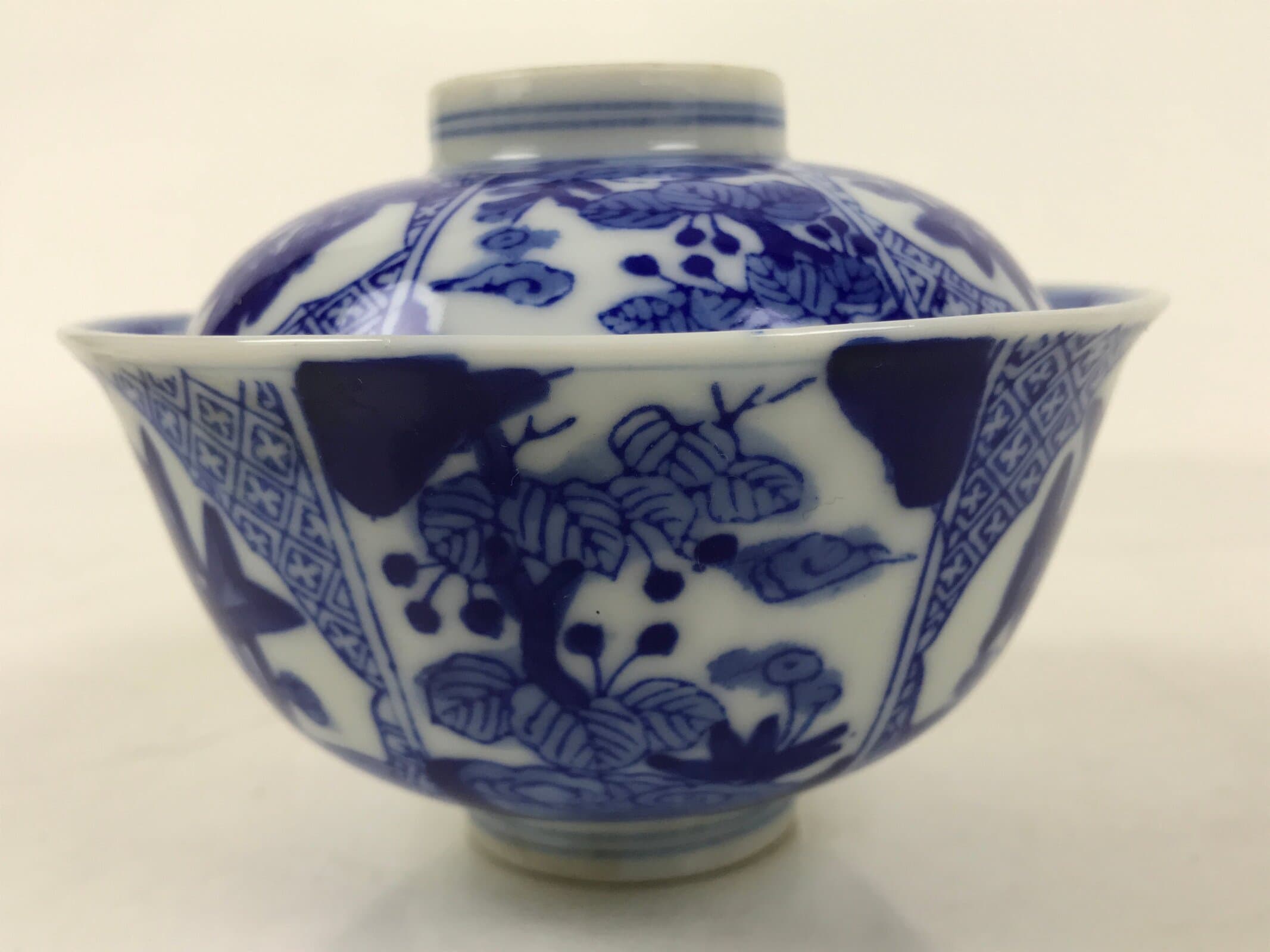 Japanese Porcelain Sometsuke Lidded Bowl Owan Vtg Pottery White Blue Floral Y307
