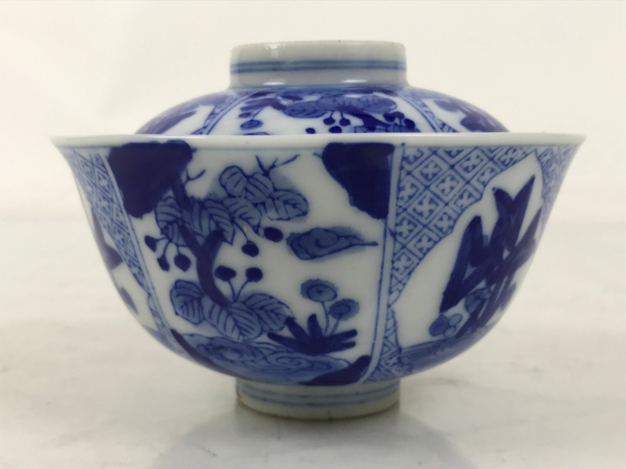 Japanese Porcelain Sometsuke Lidded Bowl Owan Vtg Pottery White Blue Floral Y314