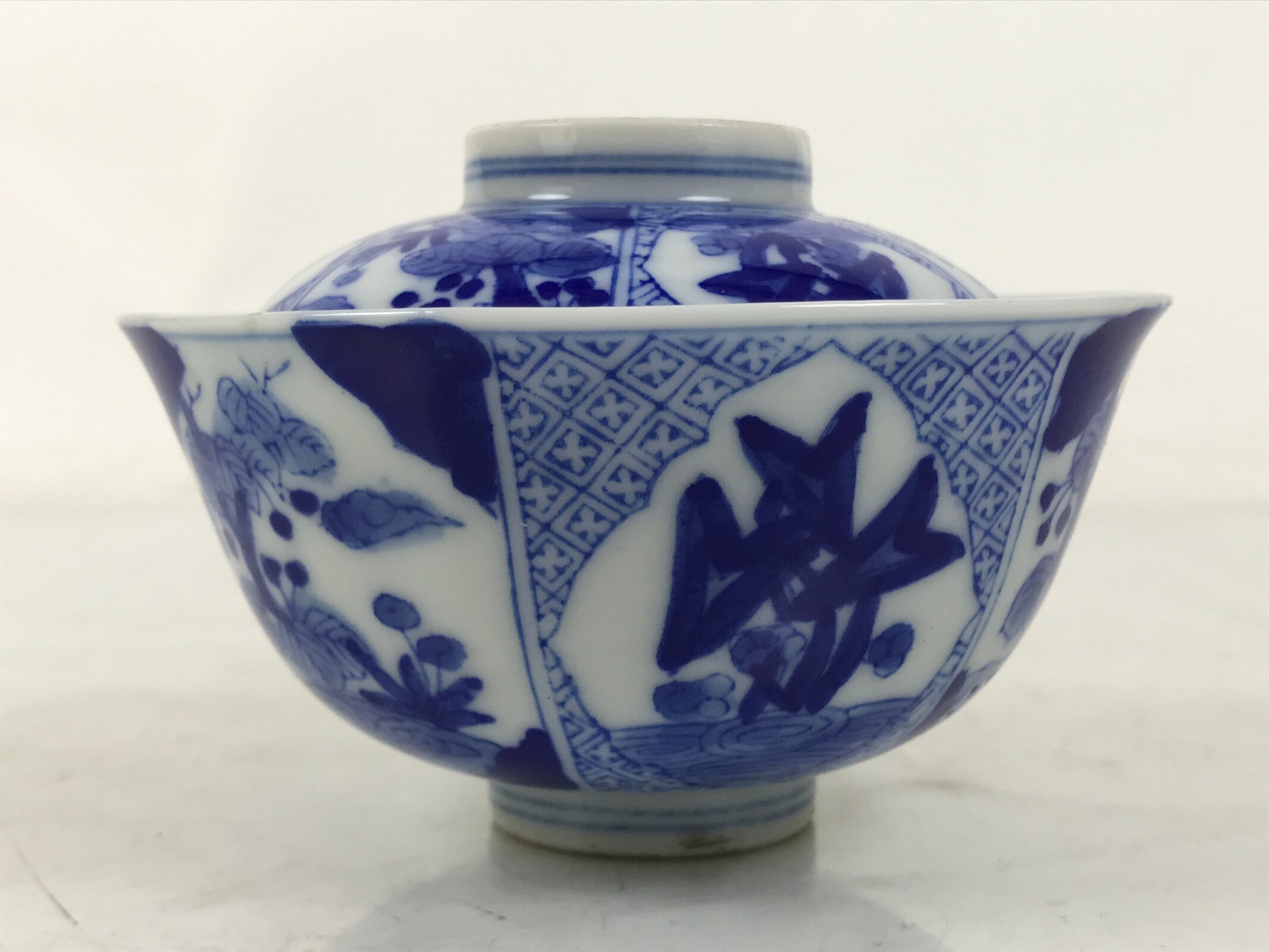 Japanese Porcelain Sometsuke Lidded Bowl Owan Vtg Pottery White Blue Floral Y314