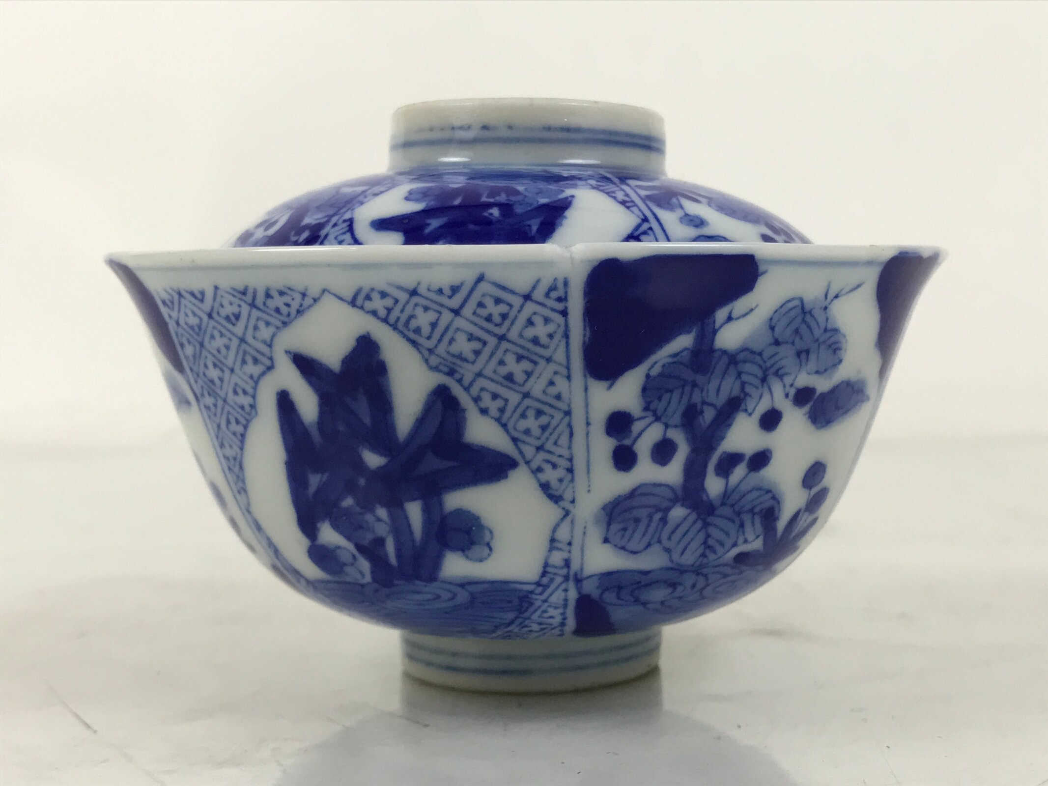 Japanese Porcelain Sometsuke Lidded Bowl Owan Vtg Pottery White Blue Floral Y314