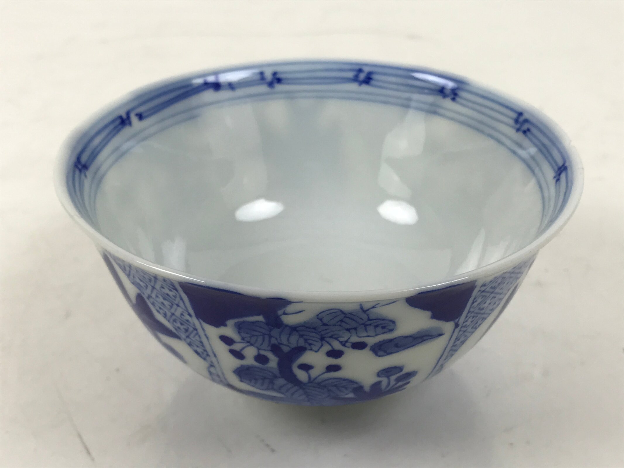 Japanese Porcelain Sometsuke Lidded Bowl Owan Vtg Pottery White Blue Floral Y314