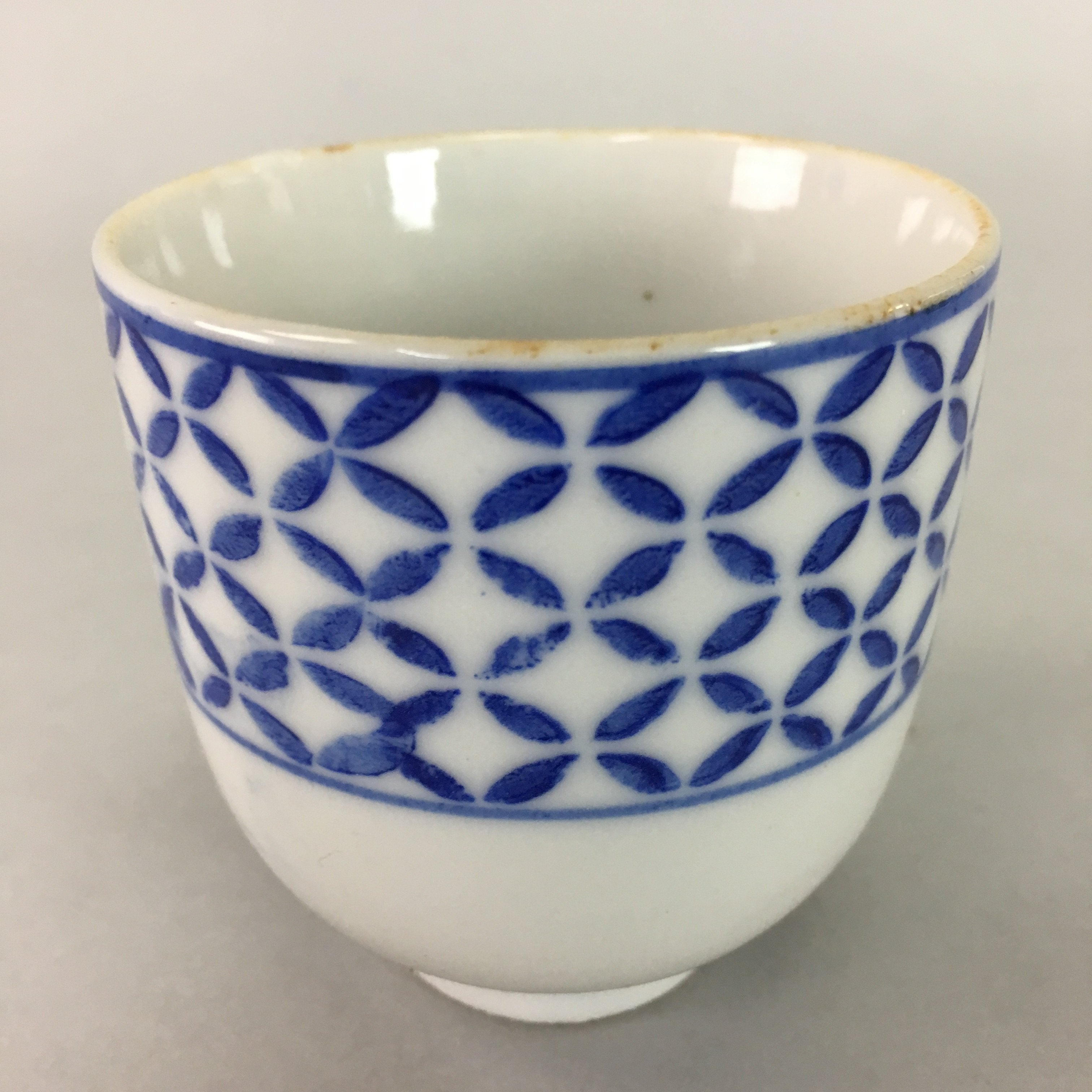 Japanese Porcelain Teacup Vtg Yunomi Sometsuke Blue White Shippo Sencha TC8
