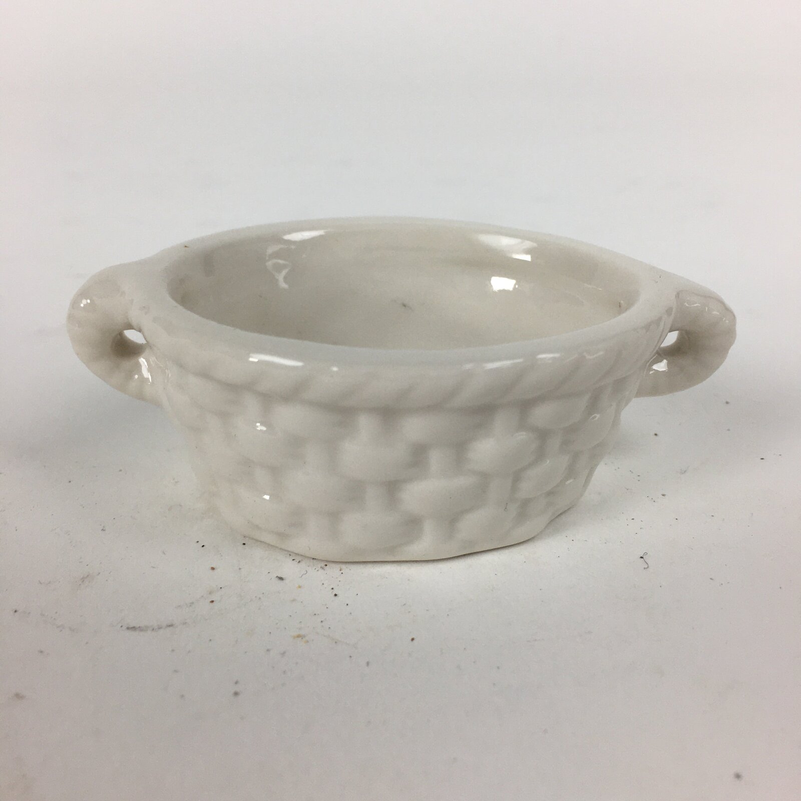 Japanese Porcelain Tiny Pot Bowl Basket Shape Two Handles White Container PP875