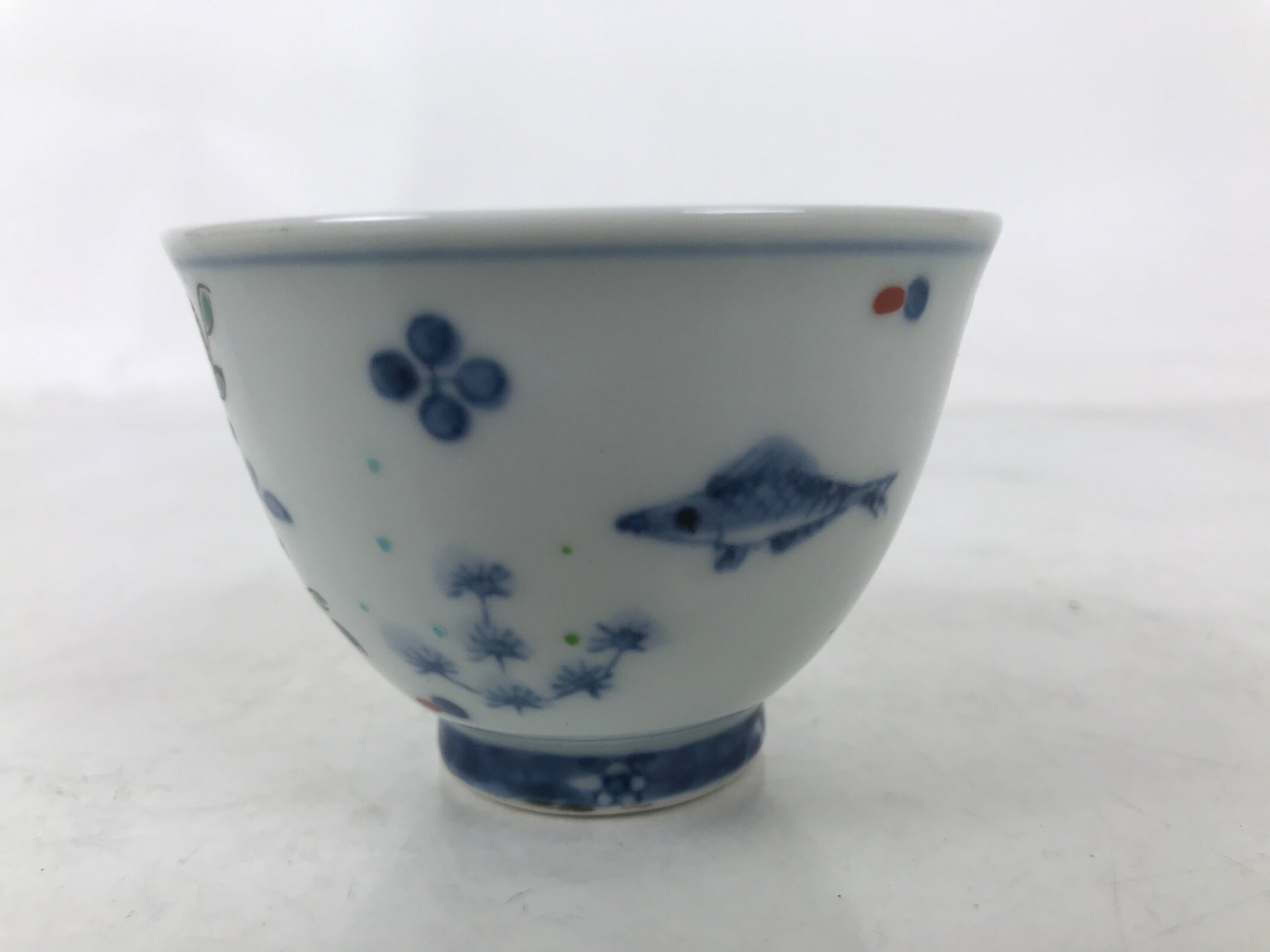 Japanese Porcelain Yunomi Teacup Pottery Vtg White Blue Hishi Fish Sencha TC591