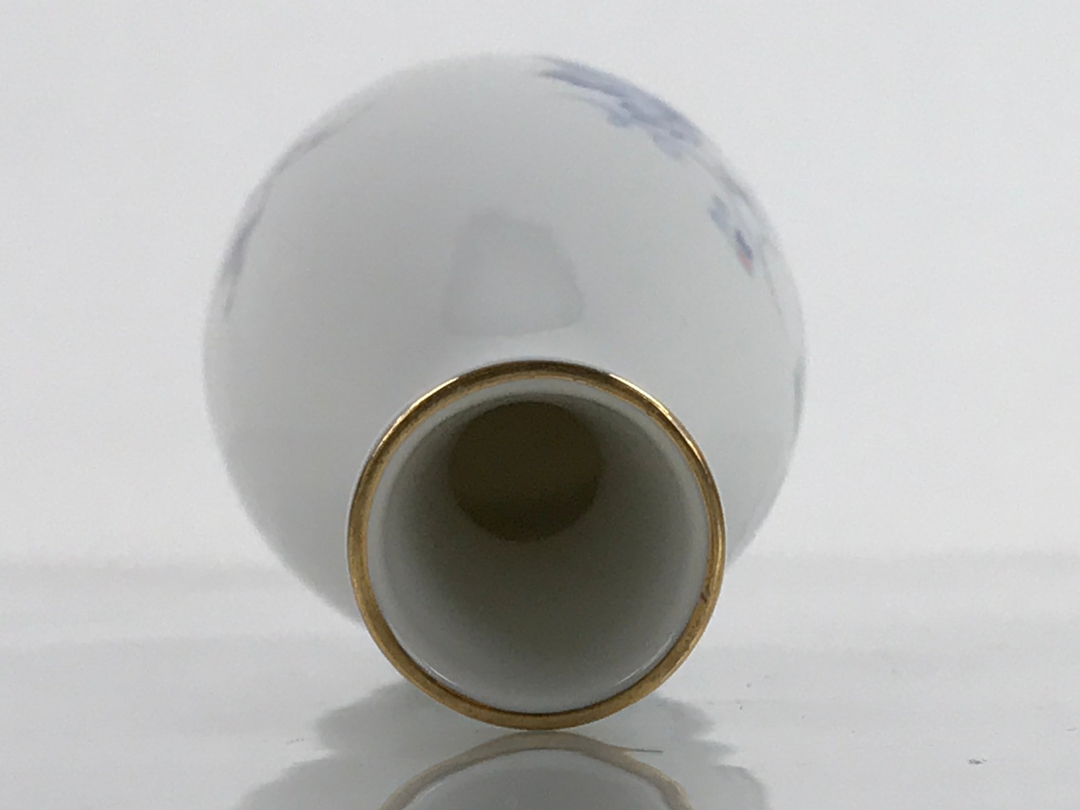 Japanese Sake Bottle Porcelain Tokkuri Vtg Ichi-Go Grapes Leaves Blue Pink TS685