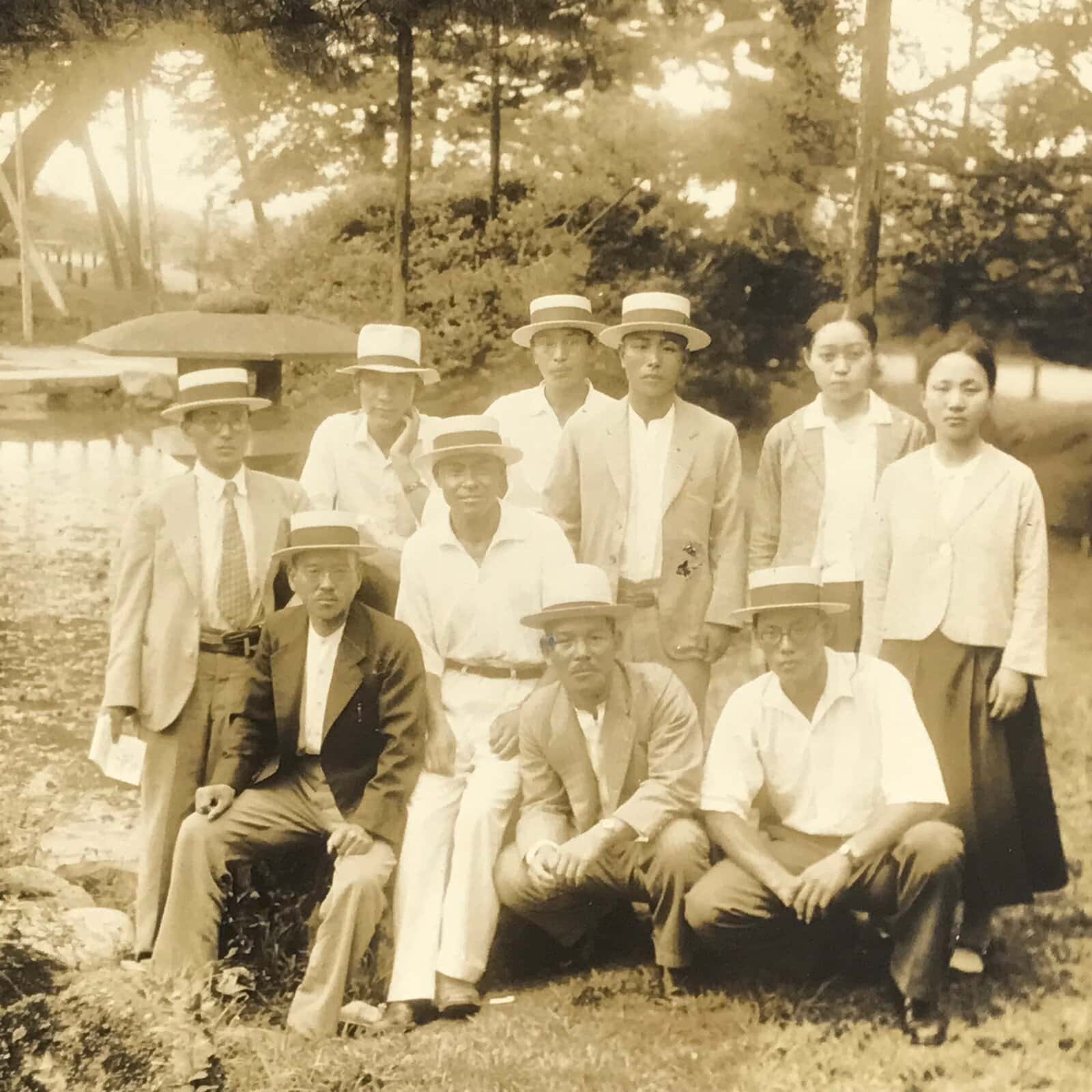 Japanese Showa Era Traditional Garden Group Photograph Vtg Sepia Tone PH137