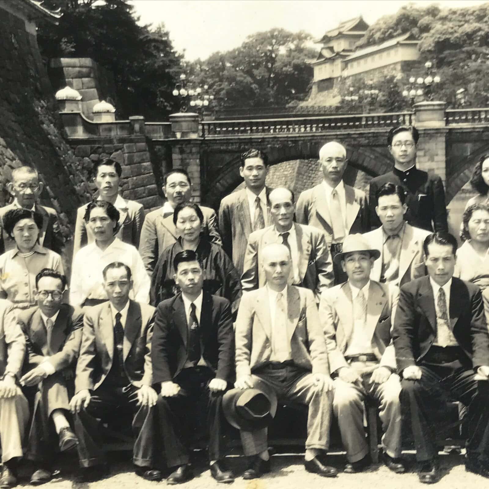 Japanese Showa Imperial Palace Square Family Travel Photograph Black White PH109