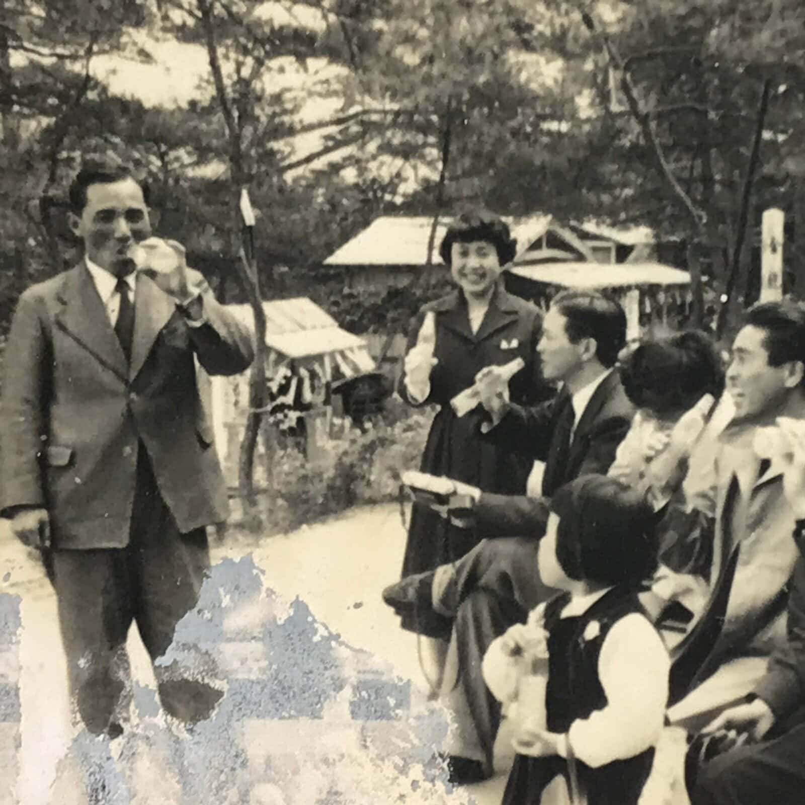Japanese Showa Outdoor Excursion Rest Photograph Vtg Family Black White PH249