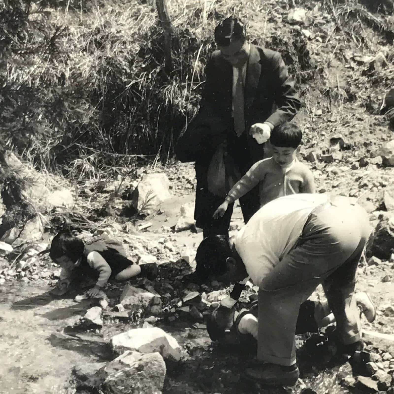 Japanese Showa River Excursion Photograph Vtg Family Children Black White PH212