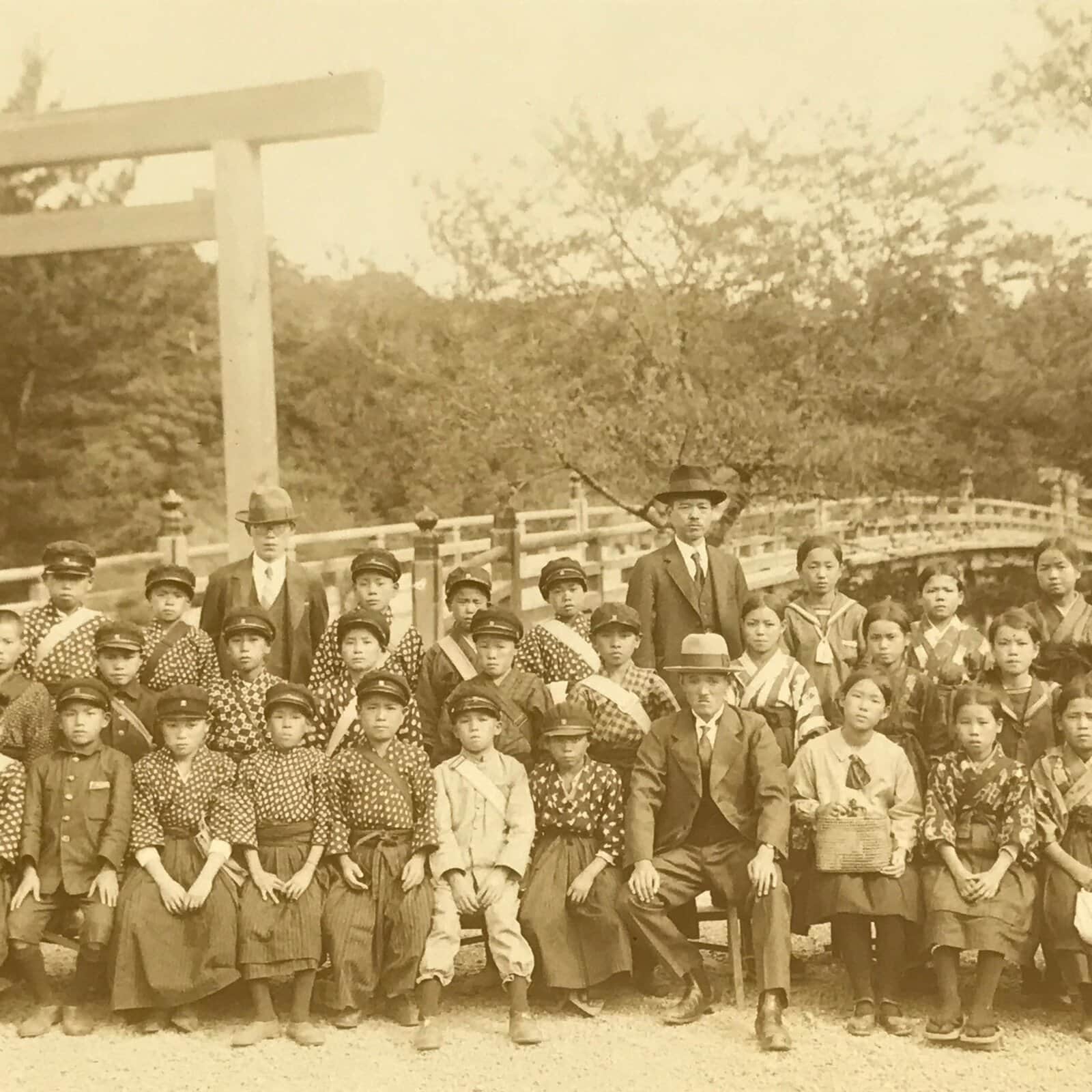 Japanese Showa School Class Trip Photograph Vtg Group Ise Shrine Sepia PH122