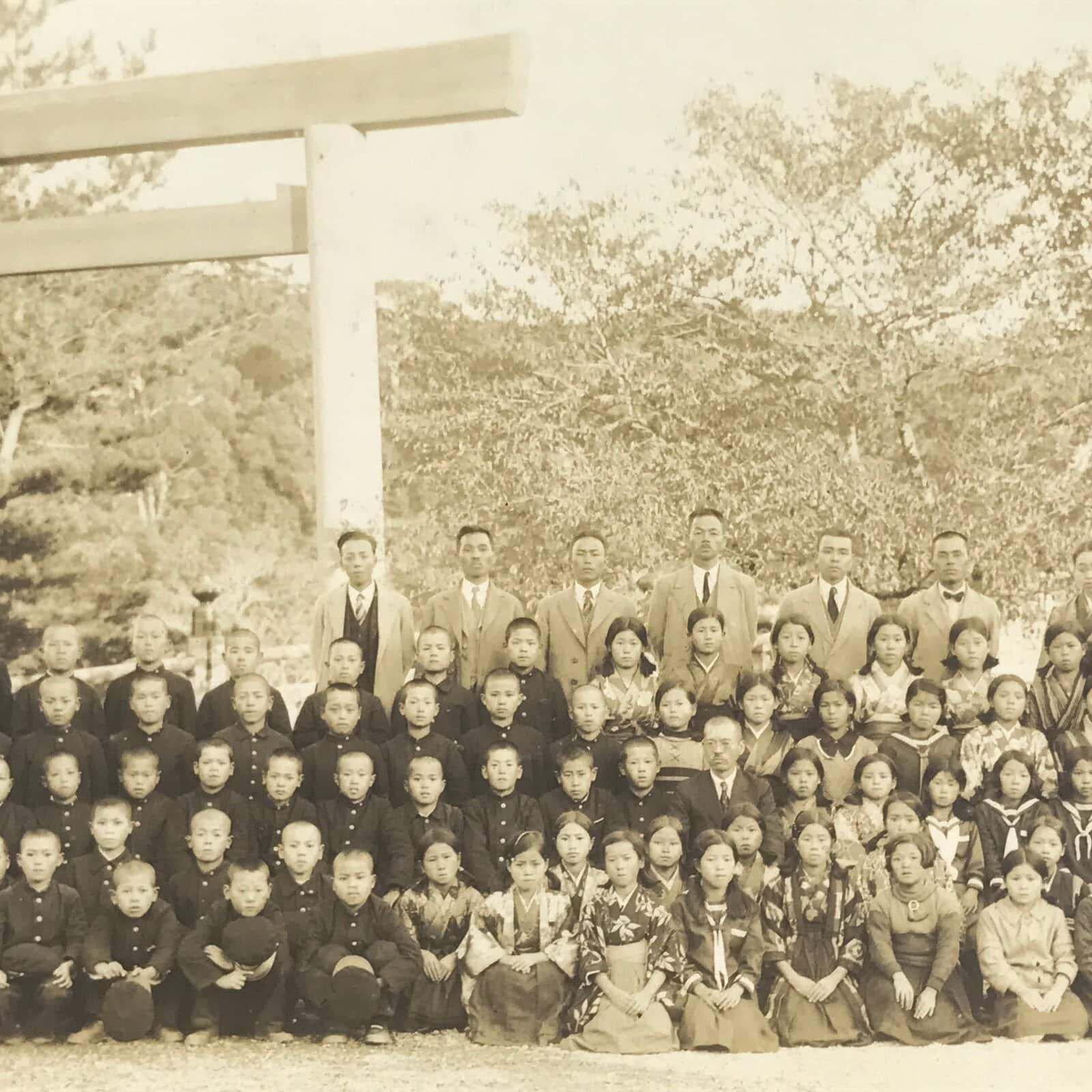 Japanese Showa School Class Trip Photograph Vtg Group Ise Shrine Sepia PH125