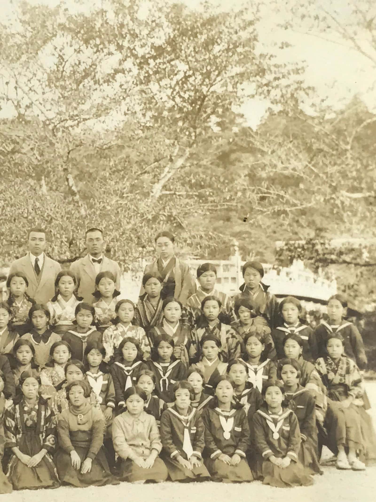 Japanese Showa School Class Trip Photograph Vtg Group Ise Shrine Sepia PH125