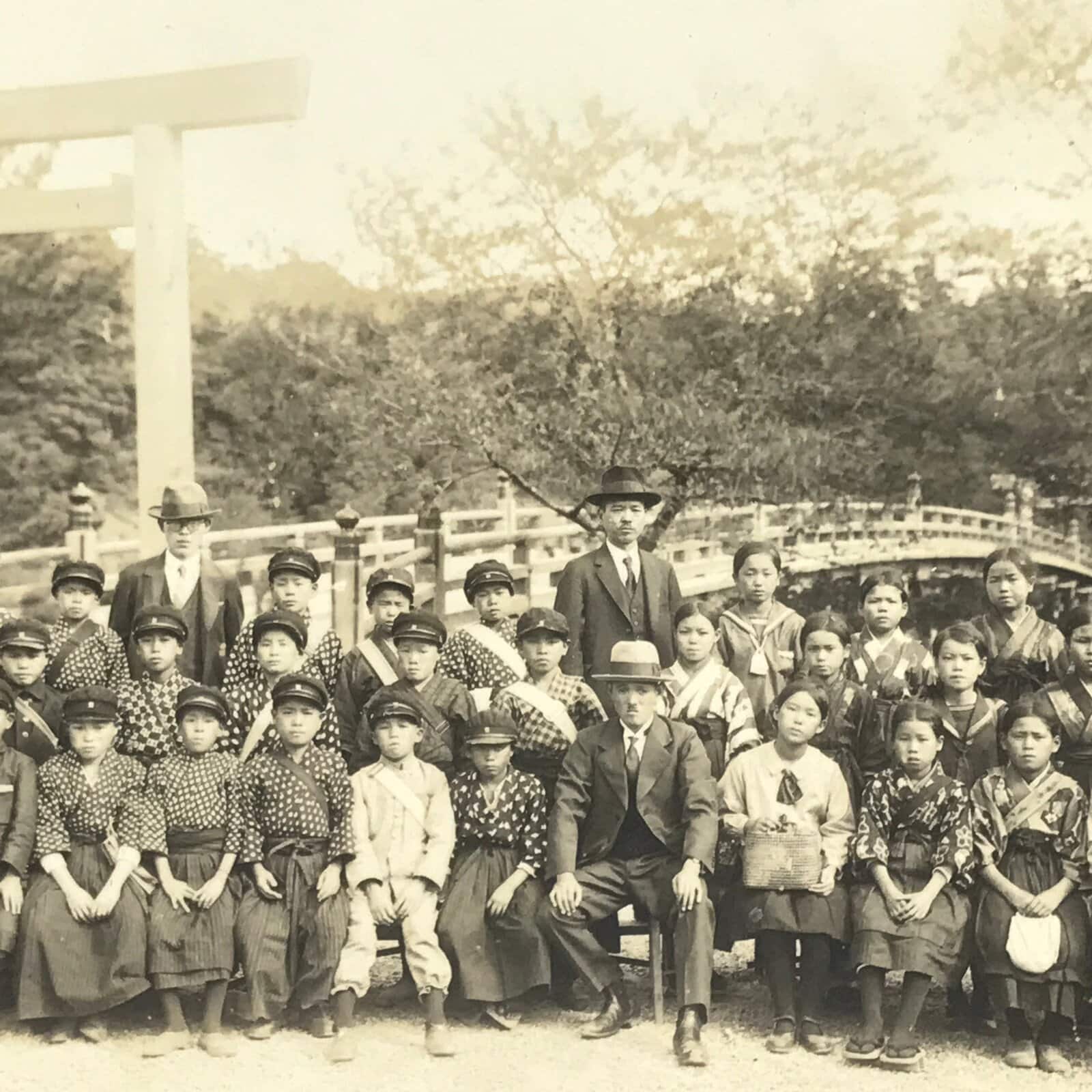 Japanese Showa School Class Trip Photograph Vtg Group Ise Shrine Sepia PH141