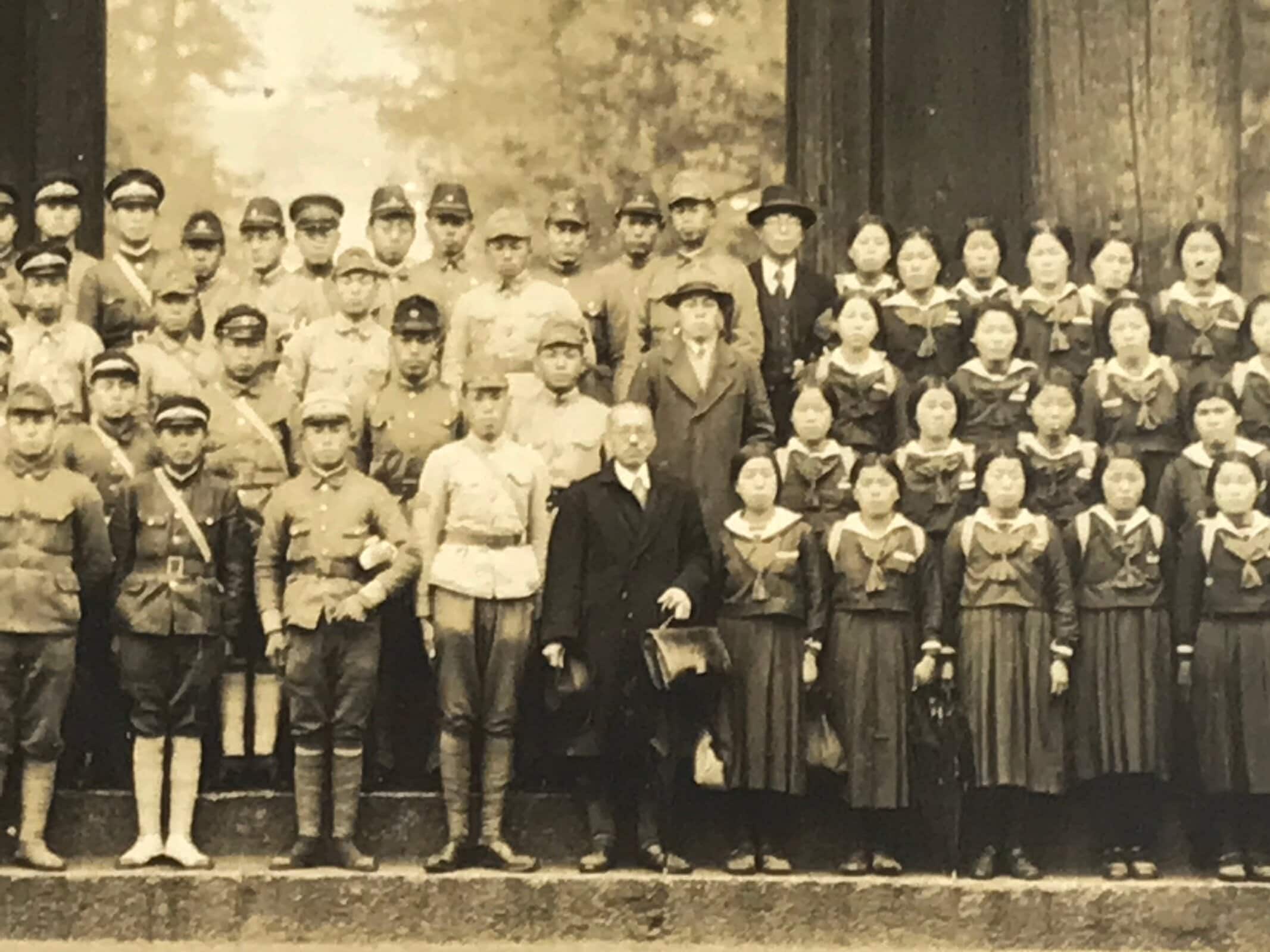 Japanese Showa School Class Trip Photograph Vtg Todaiji Temple Nara Sepia PH140