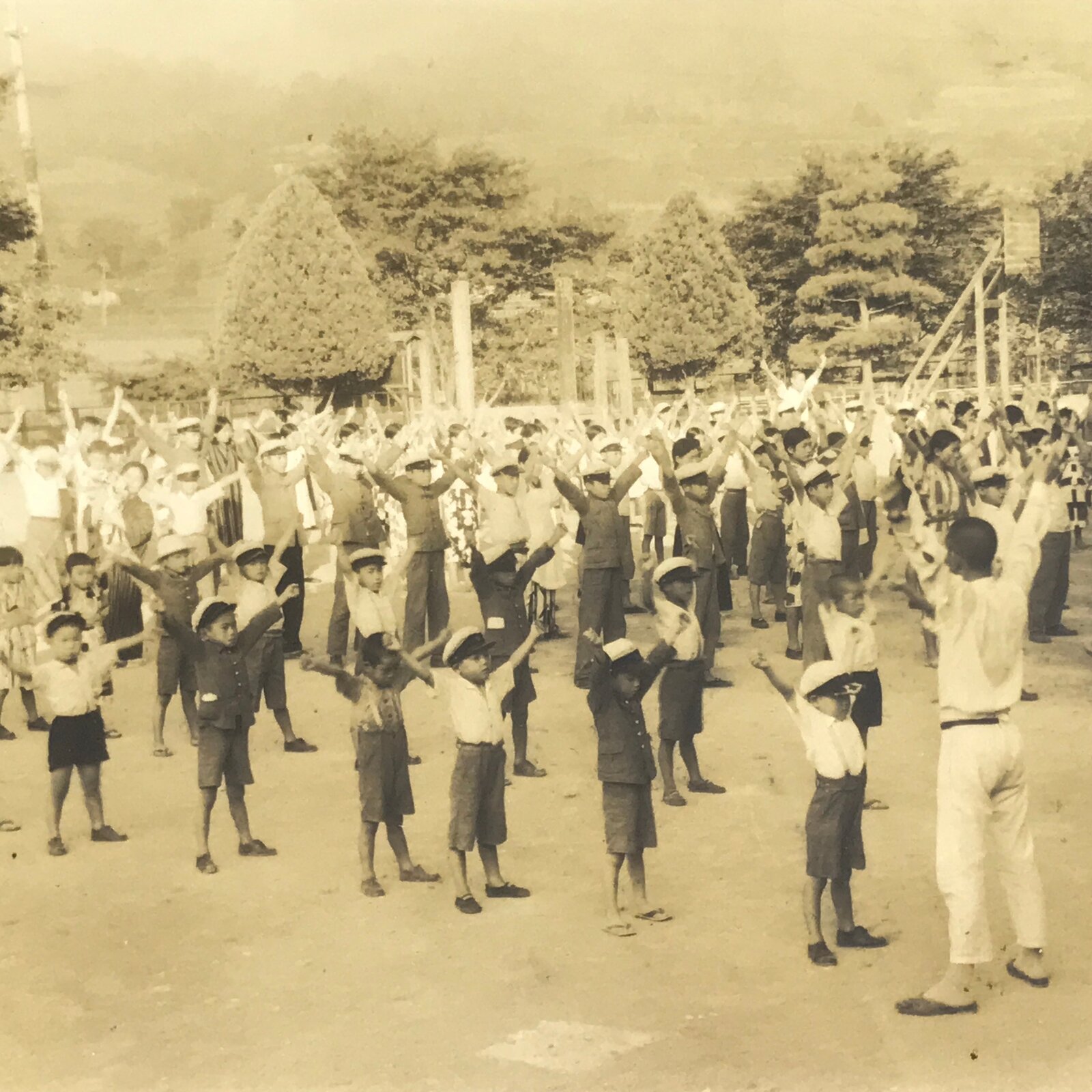 Japanese Showa School Student Group Photograph Rajio Taiso Exercise Sepia PH118