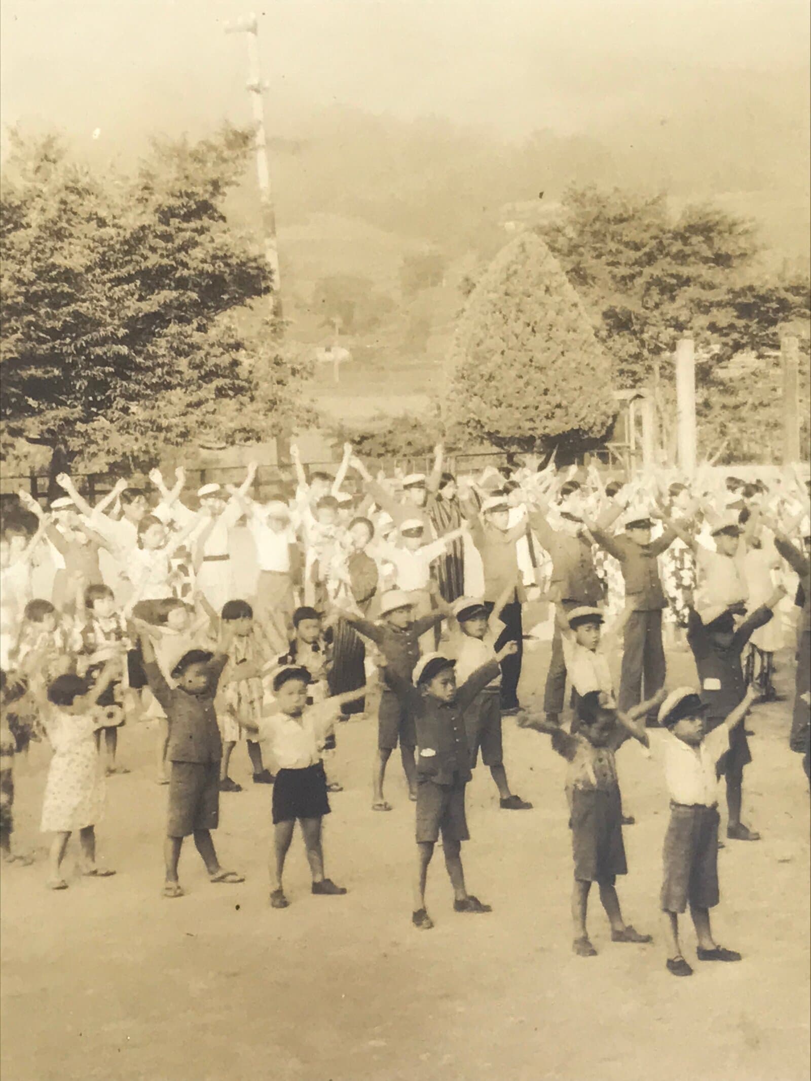 Japanese Showa School Student Group Photograph Rajio Taiso Exercise Sepia PH118