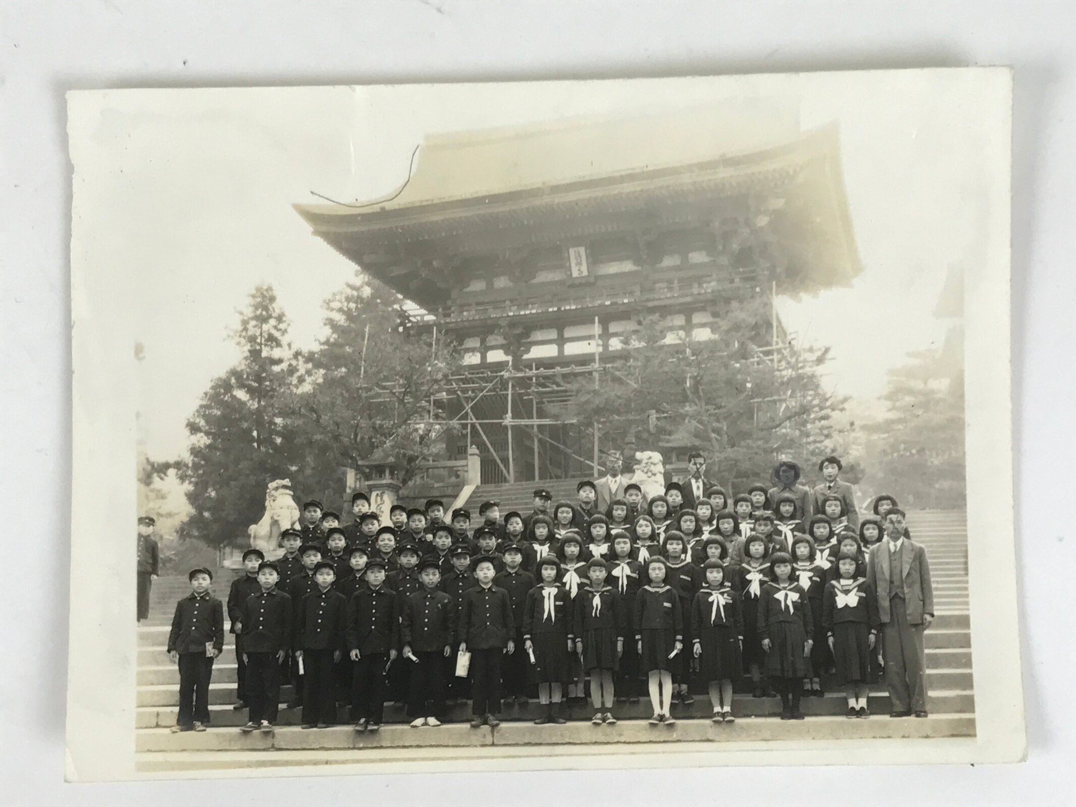 Japanese Showa School Trip Photograph Student Kiyomizu Temple Black White PH158