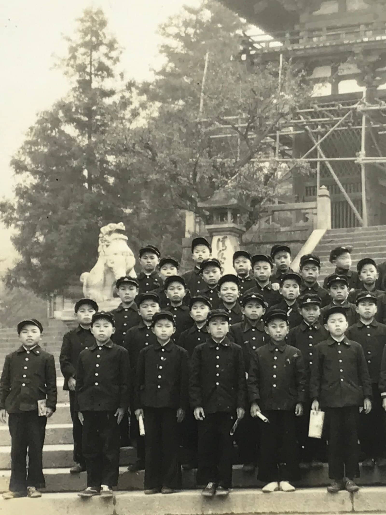 Japanese Showa School Trip Photograph Student Kiyomizu Temple Black White PH158