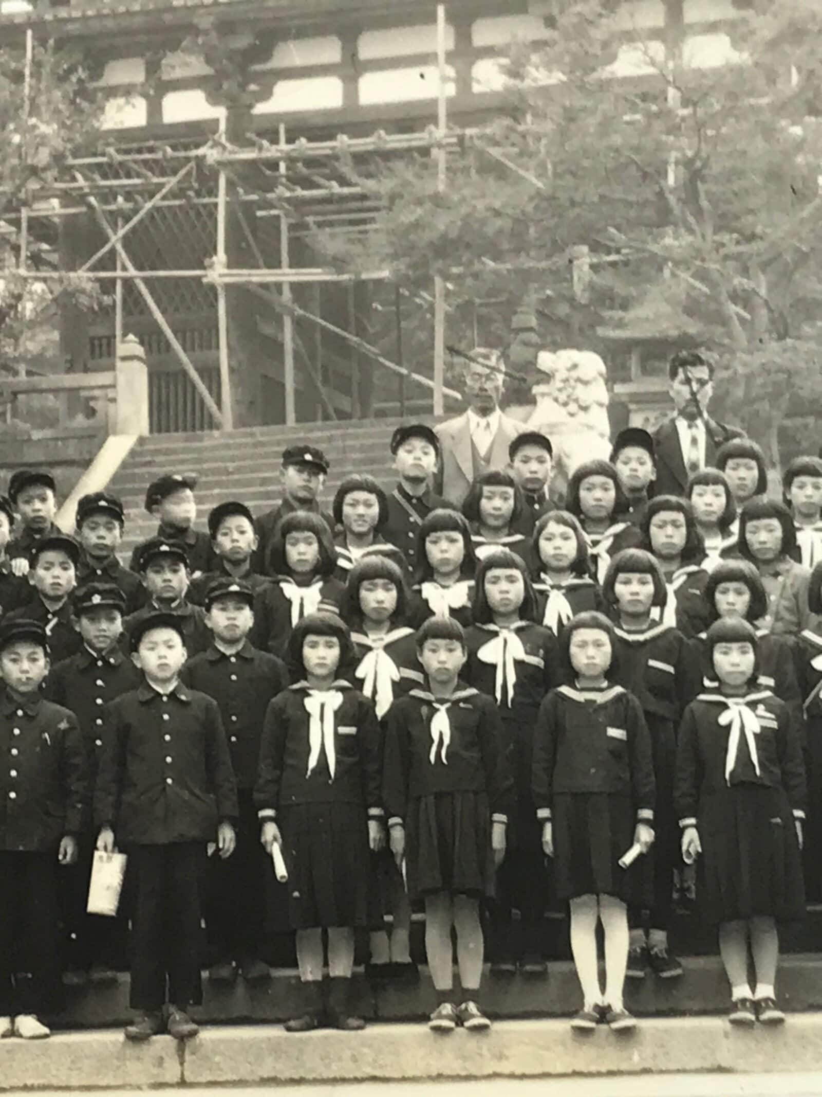 Japanese Showa School Trip Photograph Student Kiyomizu Temple Black White PH158