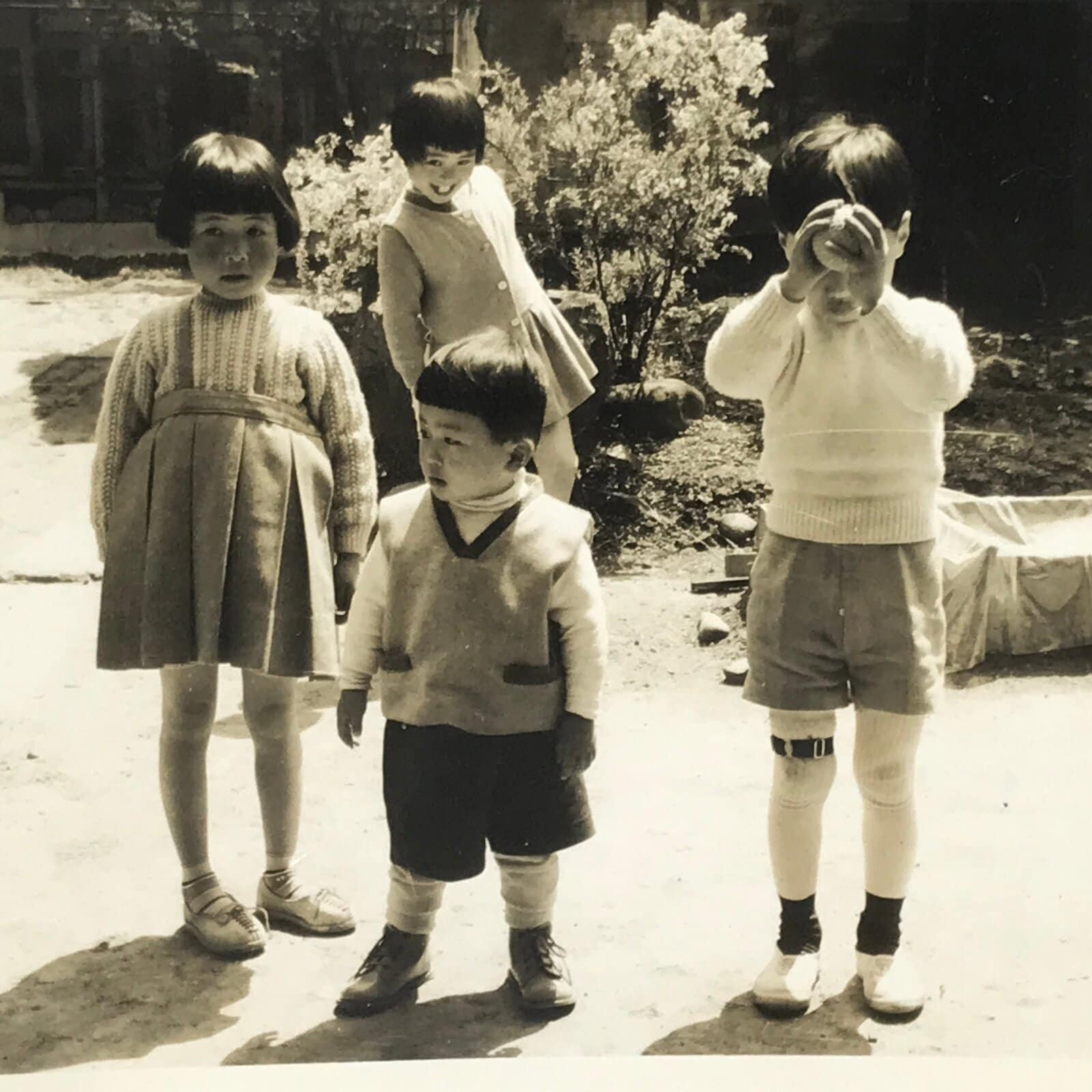 Japanese Showa Young Children Photograph Vtg Outdoors Playtime Black White PH203
