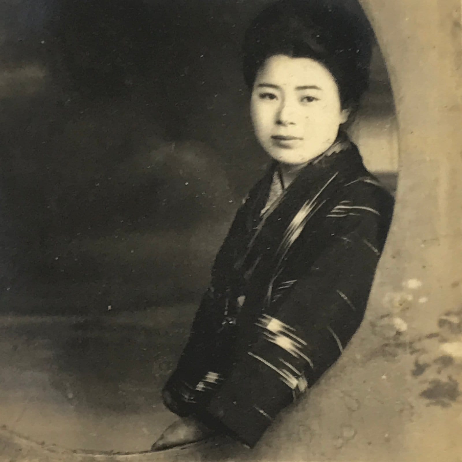 Japanese Showa Young Woman Posed Portrait Photograph Vtg Kimono Sepia Tone PH268