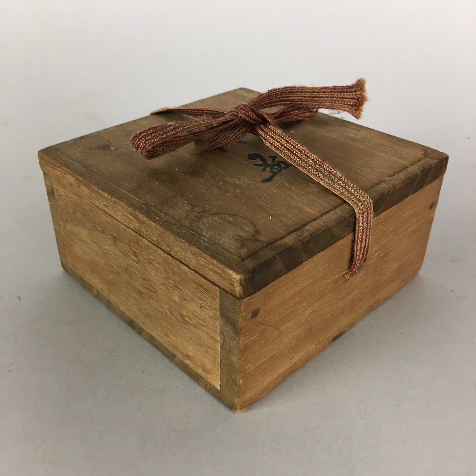 Japanese Small Wood Storage Box Vtg Hako Ribbon Inside 8x8x3.5cm WB776