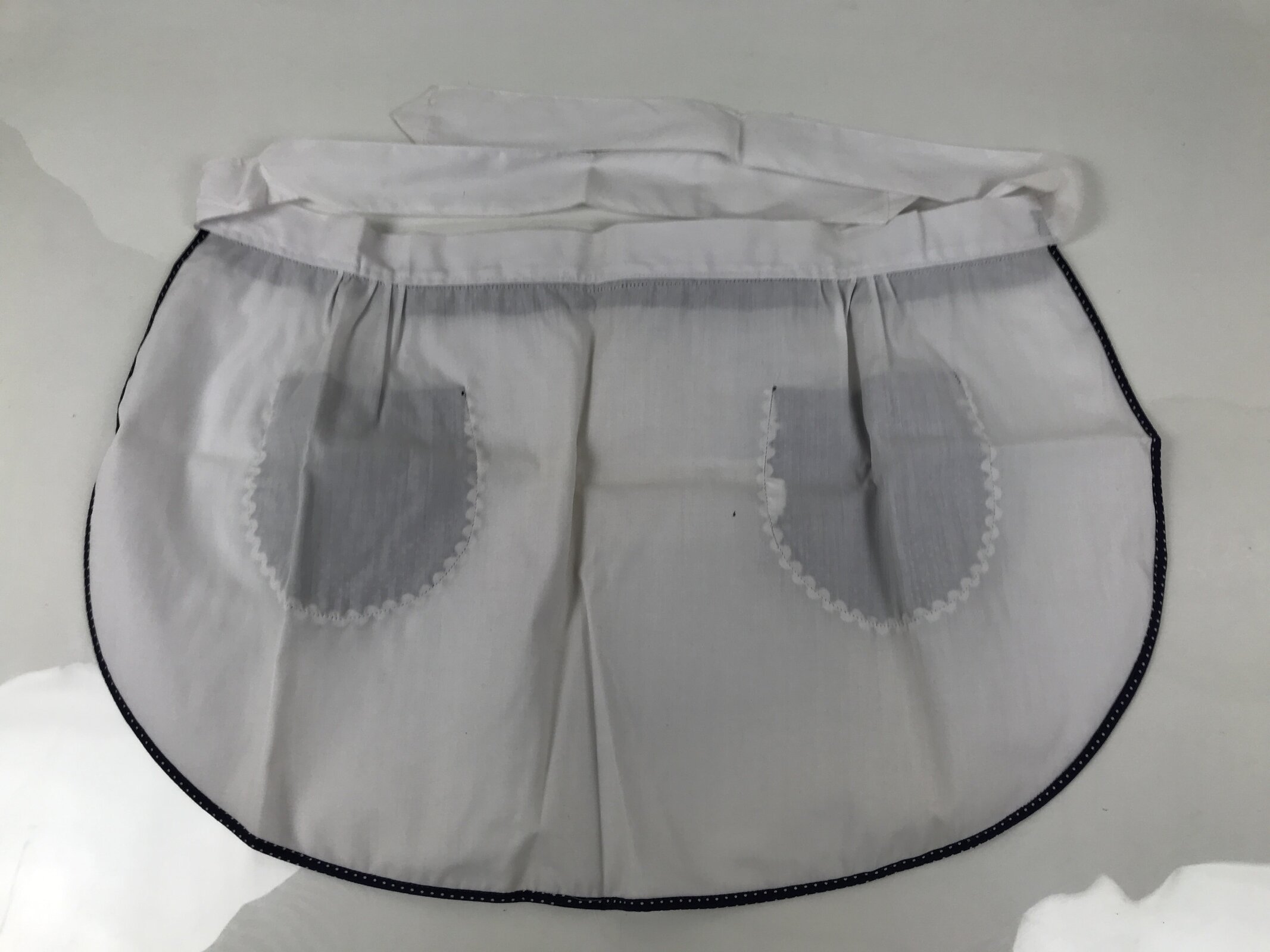 Japanese Vintage-Style Women's Cloth Apron Maekake White Blue Polka Dot MK40