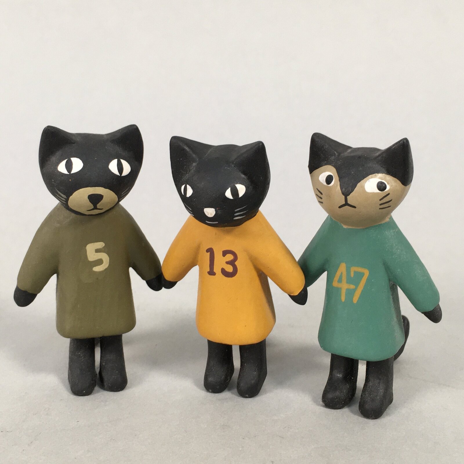 Japanese Wooden Black Cat Figurine Set 3pc Vtg Doll Number Green Yellow KF440