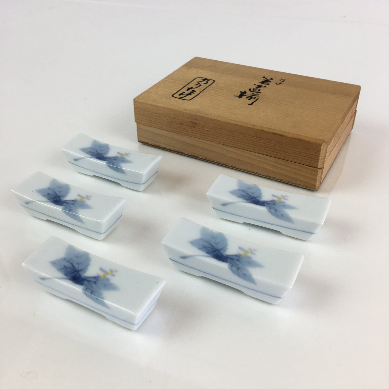 Japanese Wooden Boxed Porcelain Chopstick Rest 5pc Set Vtg Hashioki PX625