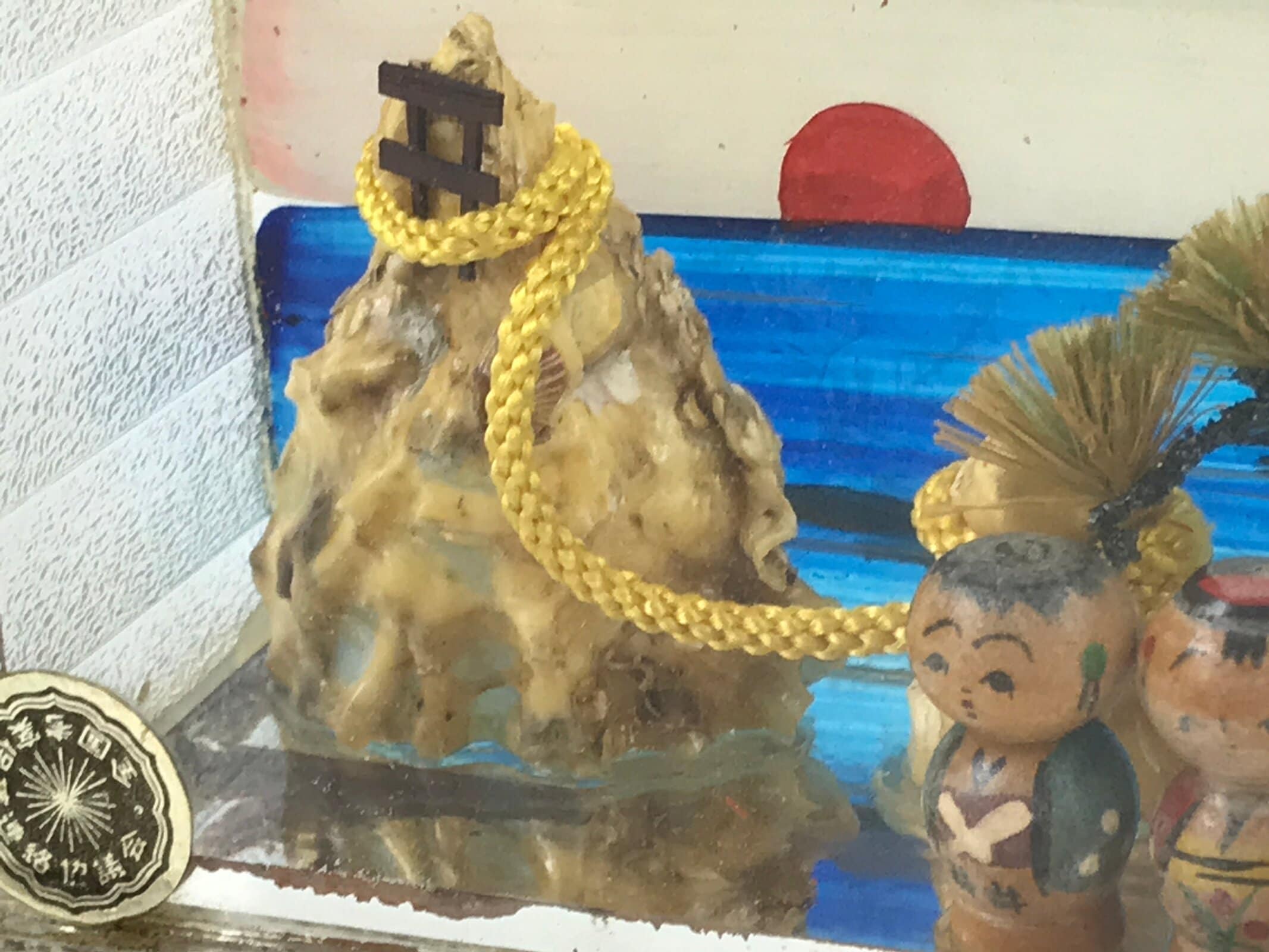 Japanese Wooden Figurine Ise Meotoiwa Souvenir Sunrise Glass Case Display ST19