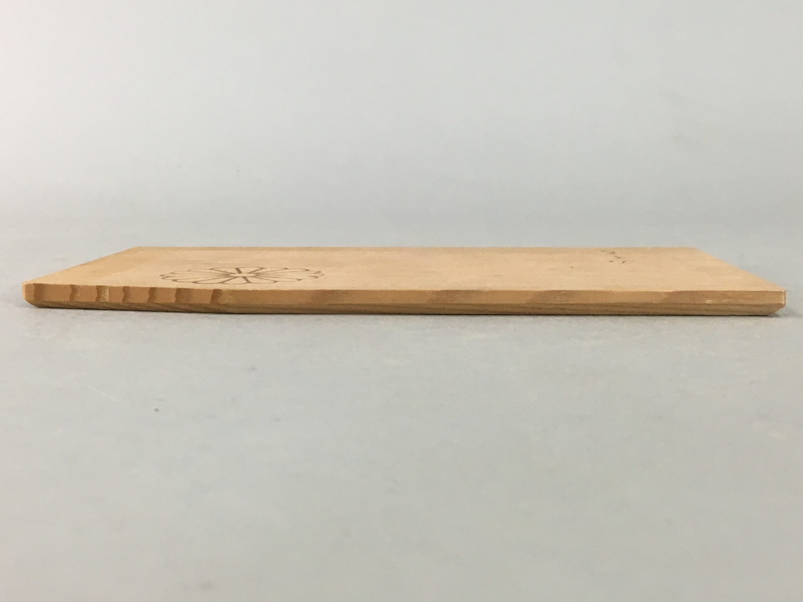 Japanese Wooden Plate Vtg Straight Grain Temple Chrysanthemum Crest UR227