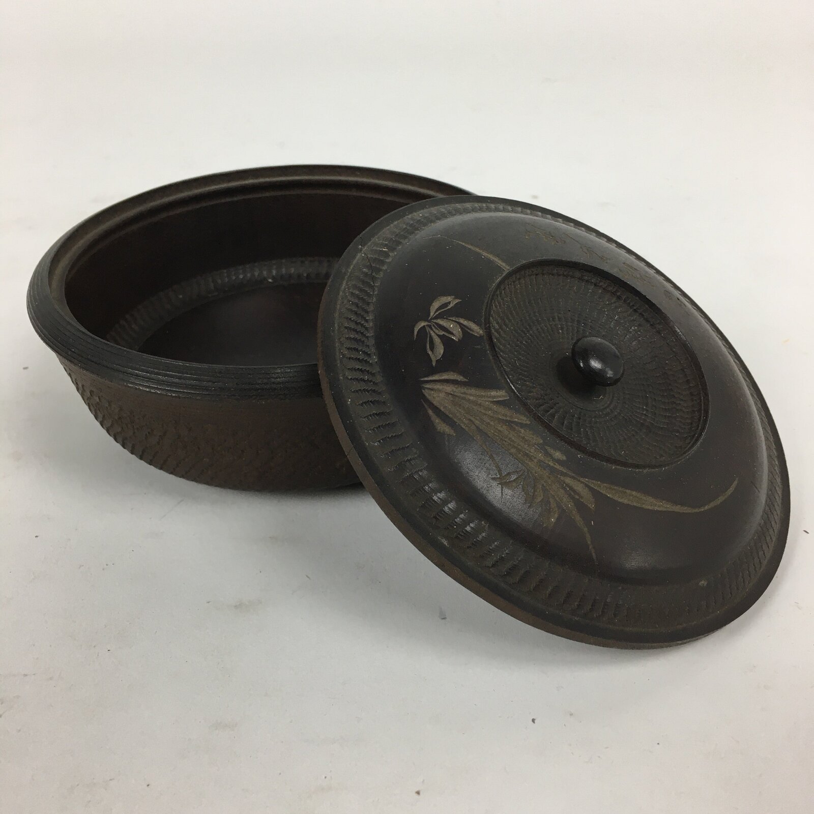 Taiwan Lacquered Round Wooden Container Lidded Bowl Box Vtg Hand Carved UR632