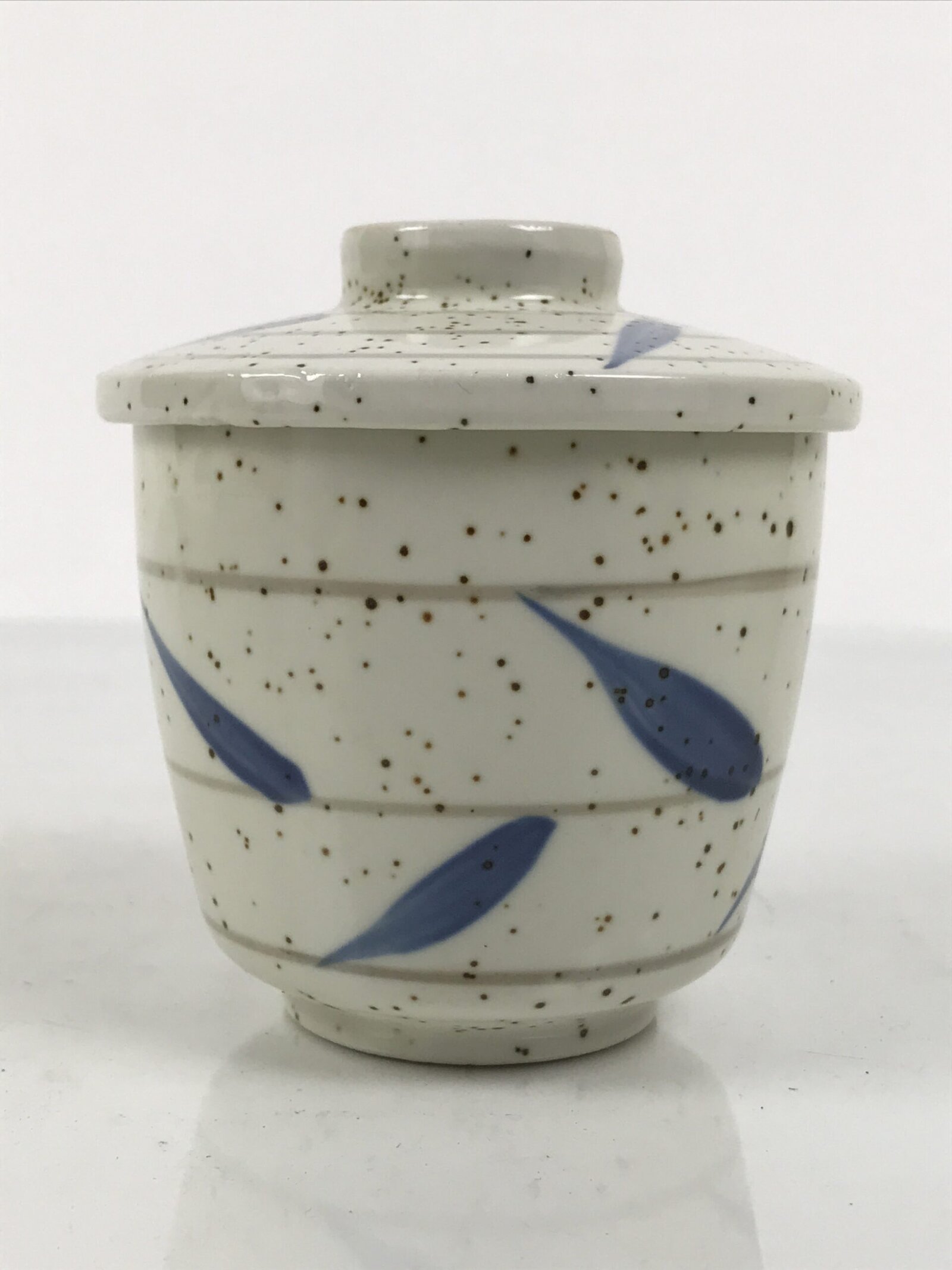 Japanese Ceramic Lidded Bowl Mushiwan Cup Pottery White Blue Bamboo Leaves Y546