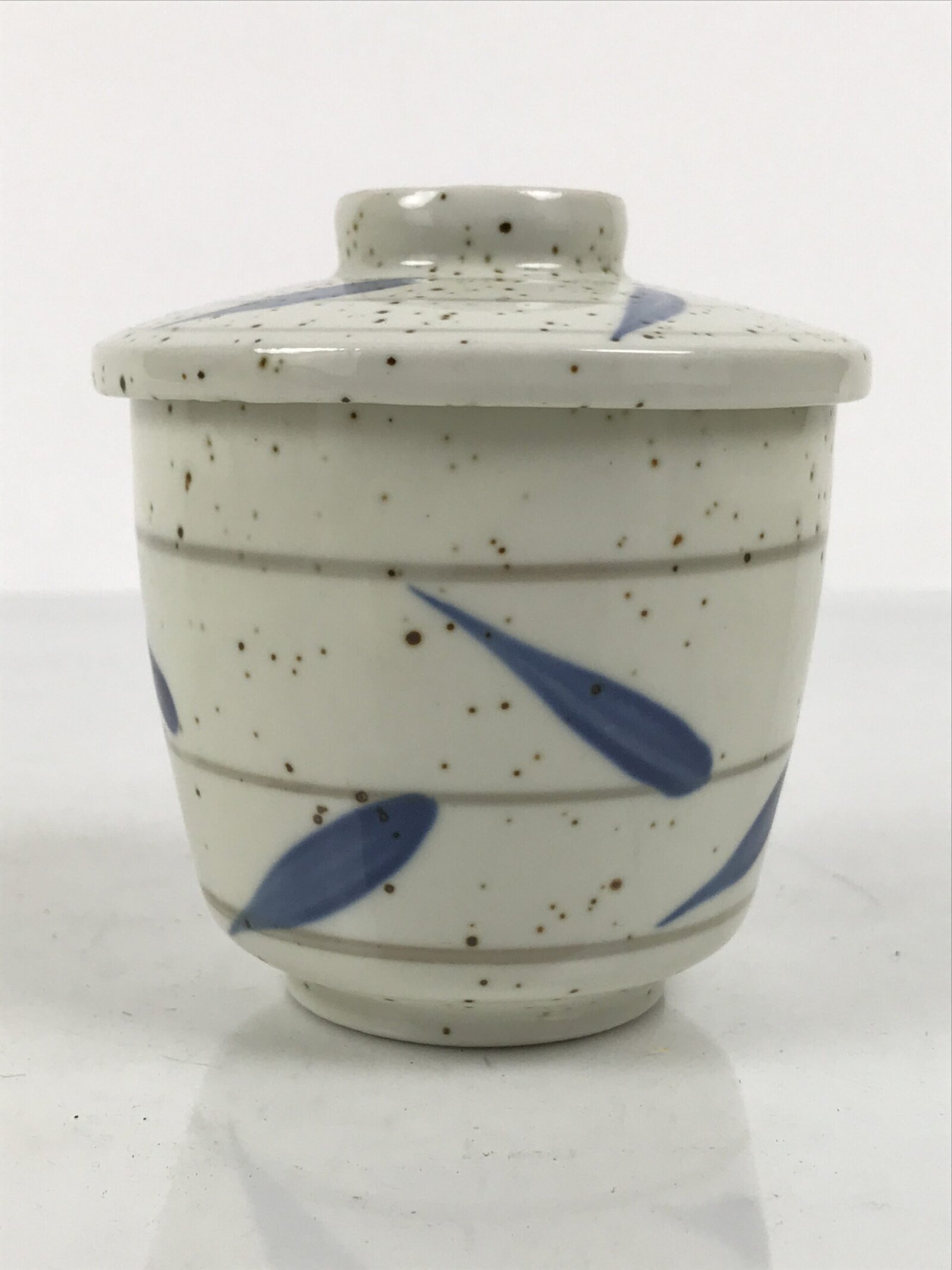 Japanese Ceramic Lidded Bowl Mushiwan Cup Pottery White Blue Bamboo Leaves Y547
