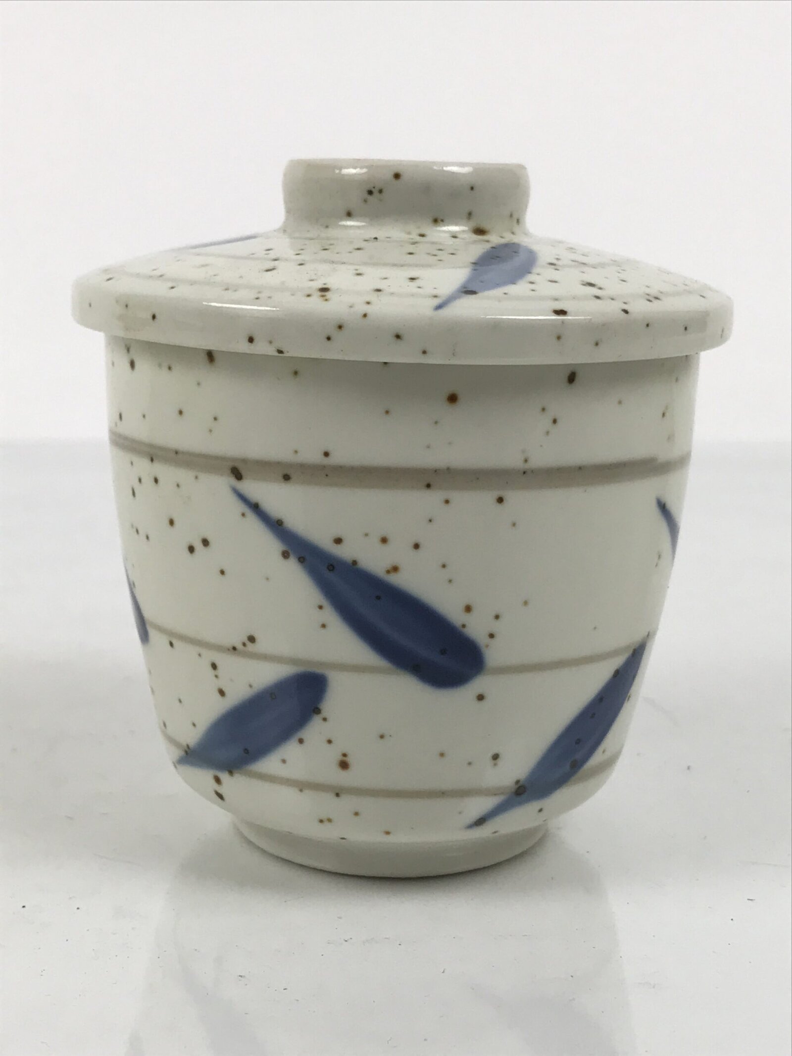 Japanese Ceramic Lidded Bowl Mushiwan Cup Pottery White Blue Bamboo Leaves Y547