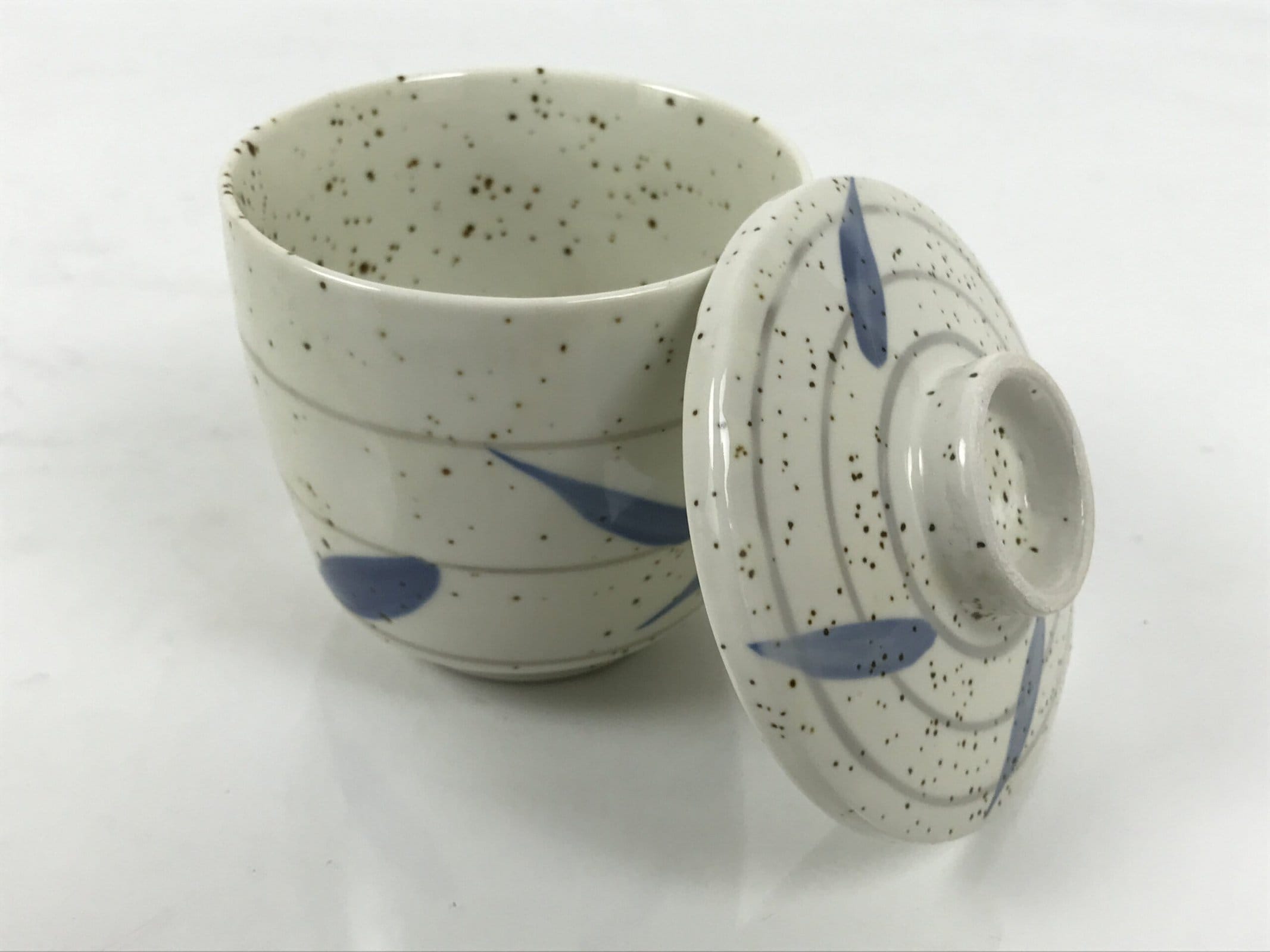 Japanese Ceramic Lidded Bowl Mushiwan Cup Pottery White Blue Bamboo Leaves Y549