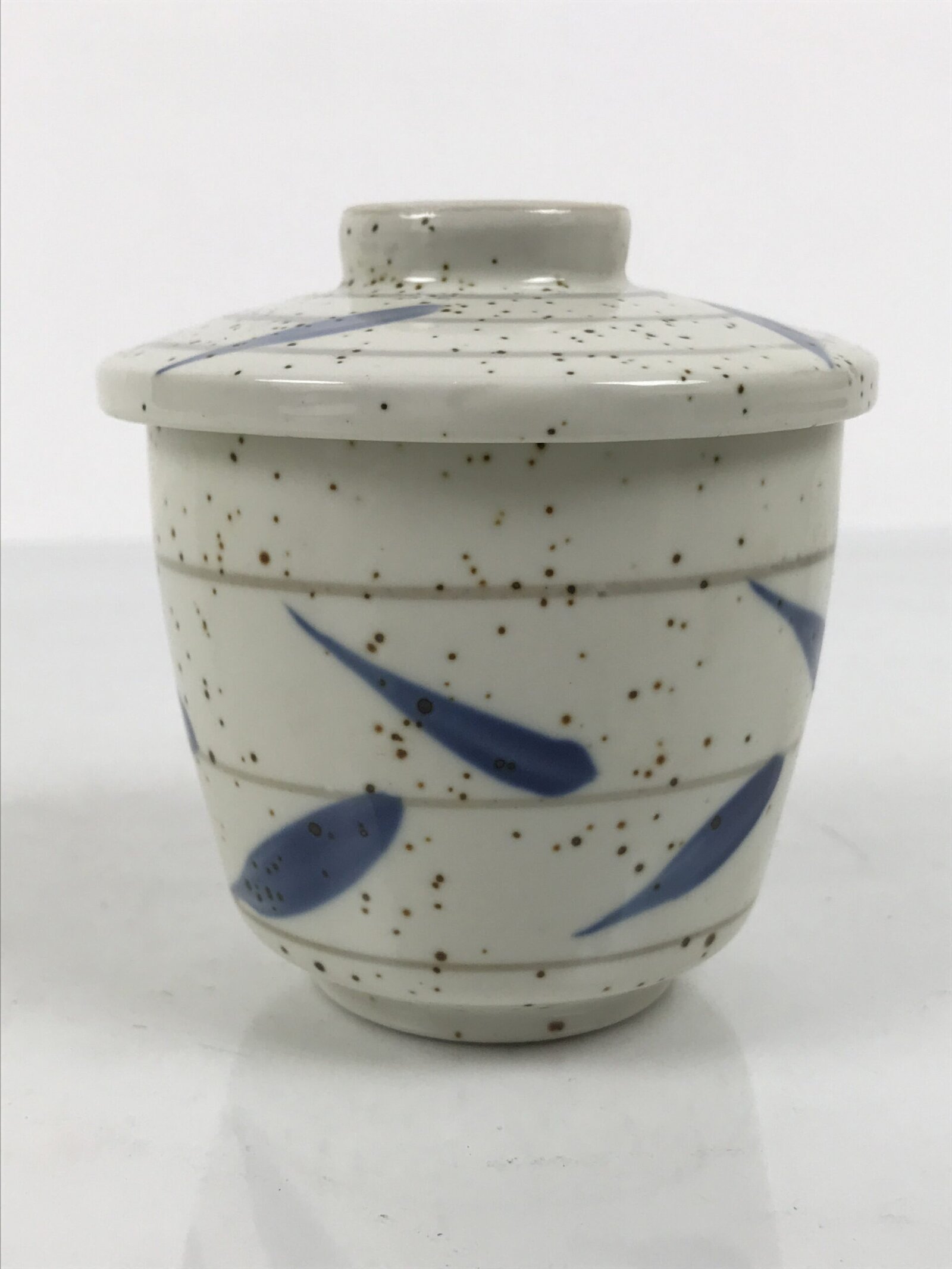 Japanese Ceramic Lidded Bowl Mushiwan Cup Pottery White Blue Bamboo Leaves Y549