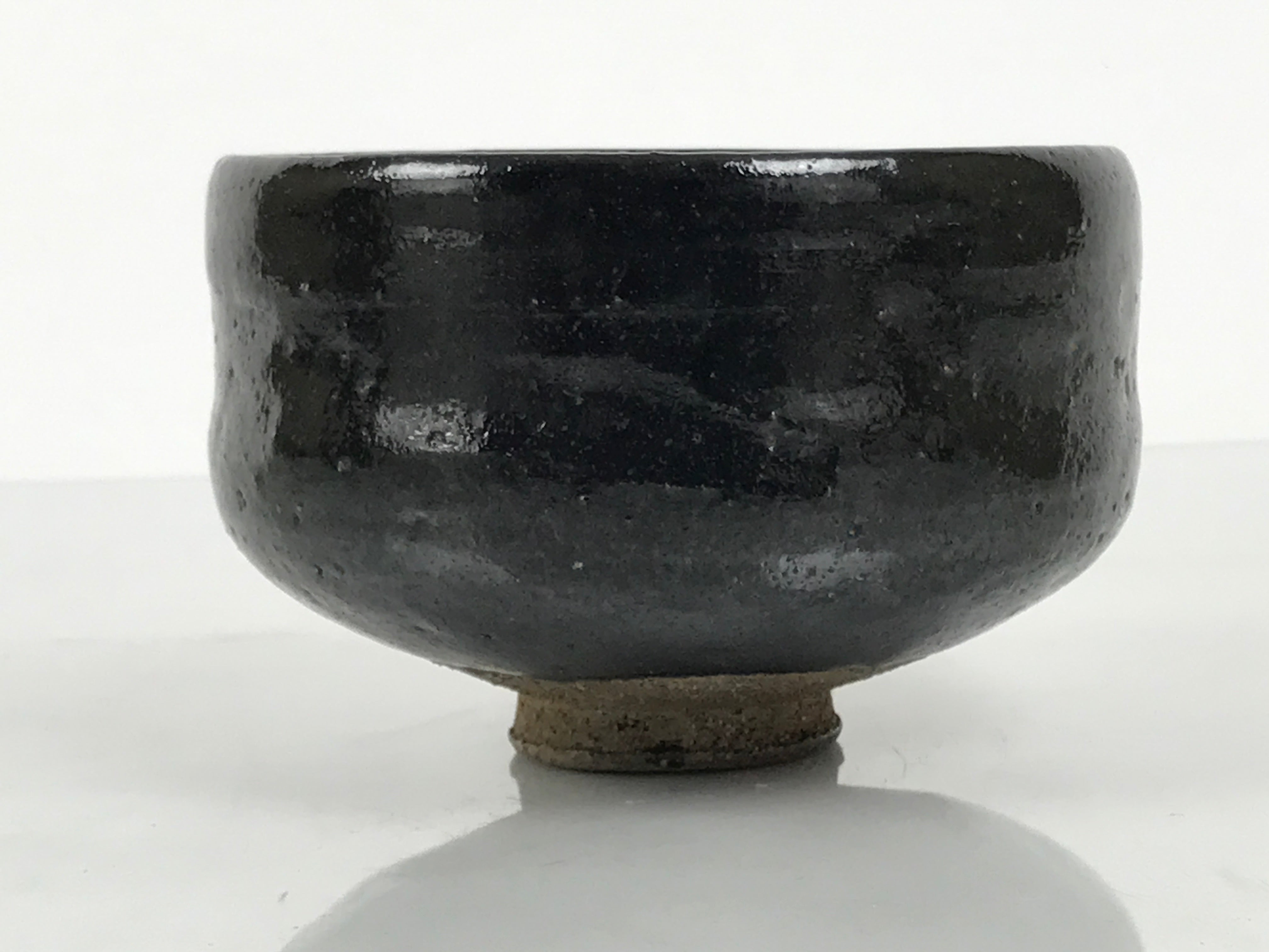 Japanese Ceramic Green Tea Bowl Matcha Chawan Vtg Pottery Glossy Black CHB153