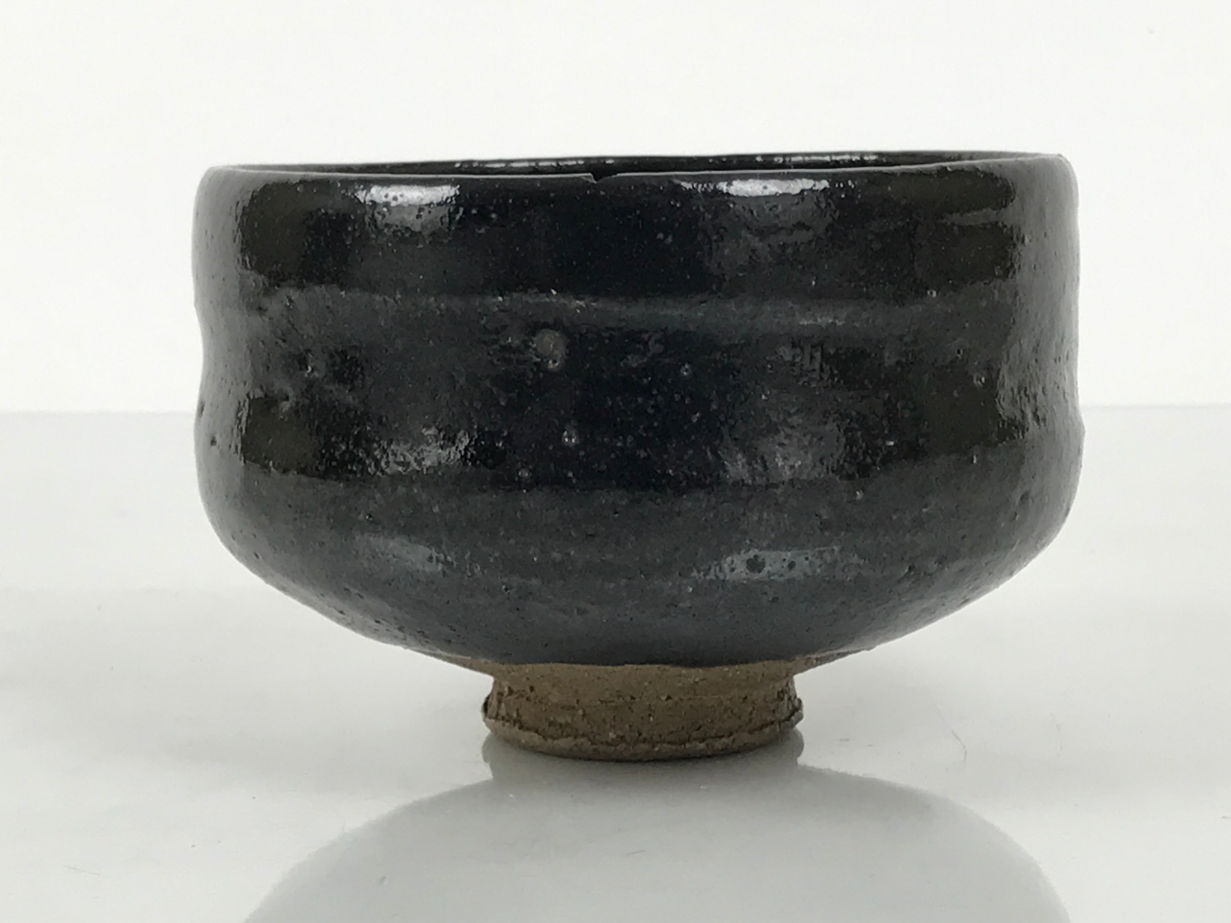 Japanese Ceramic Green Tea Bowl Matcha Chawan Vtg Pottery Glossy Black CHB153