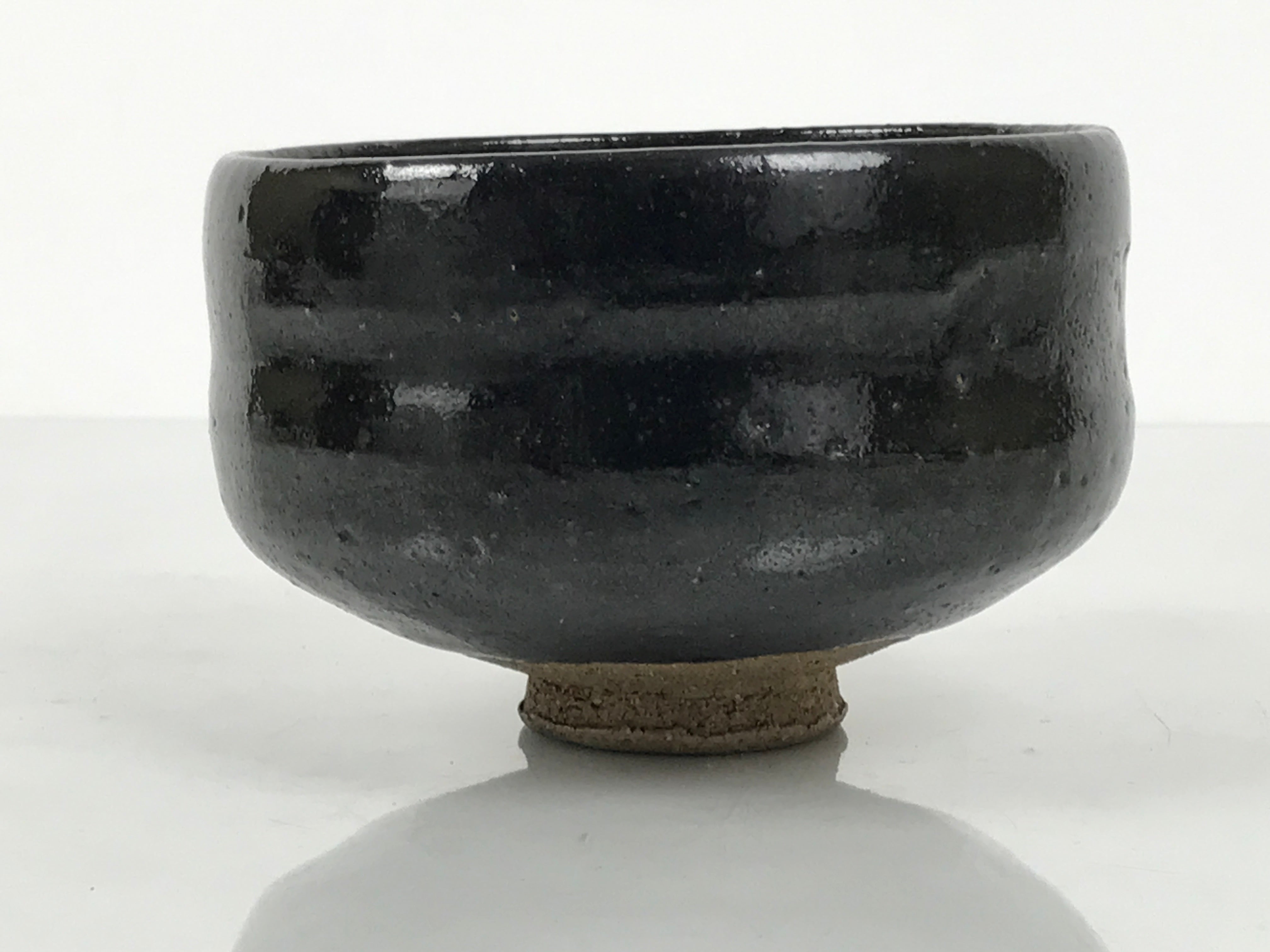 Japanese Ceramic Green Tea Bowl Matcha Chawan Vtg Pottery Glossy Black CHB153